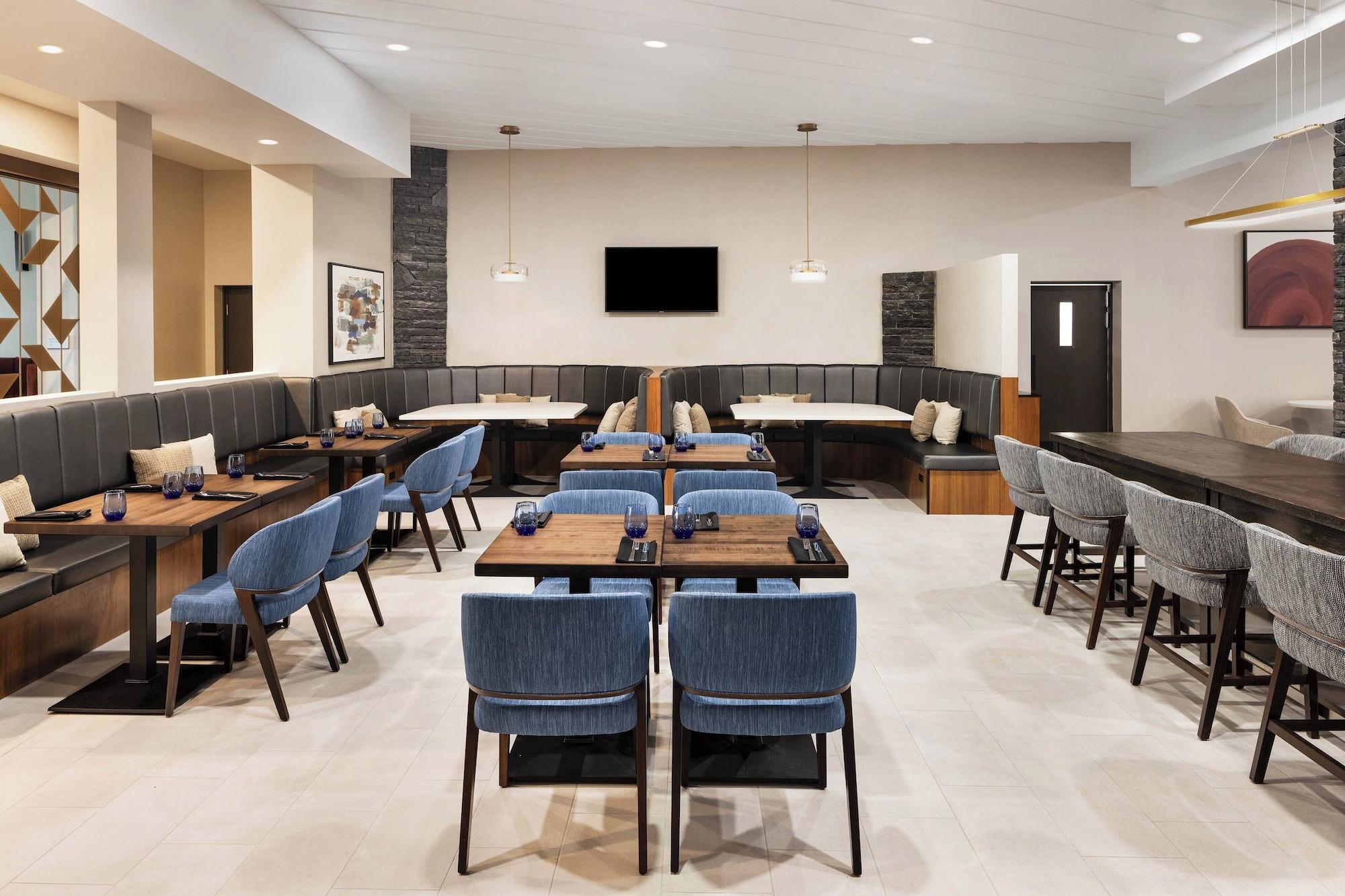 Restaurant Delta Hotels by Marriott Grande Prairie Airport