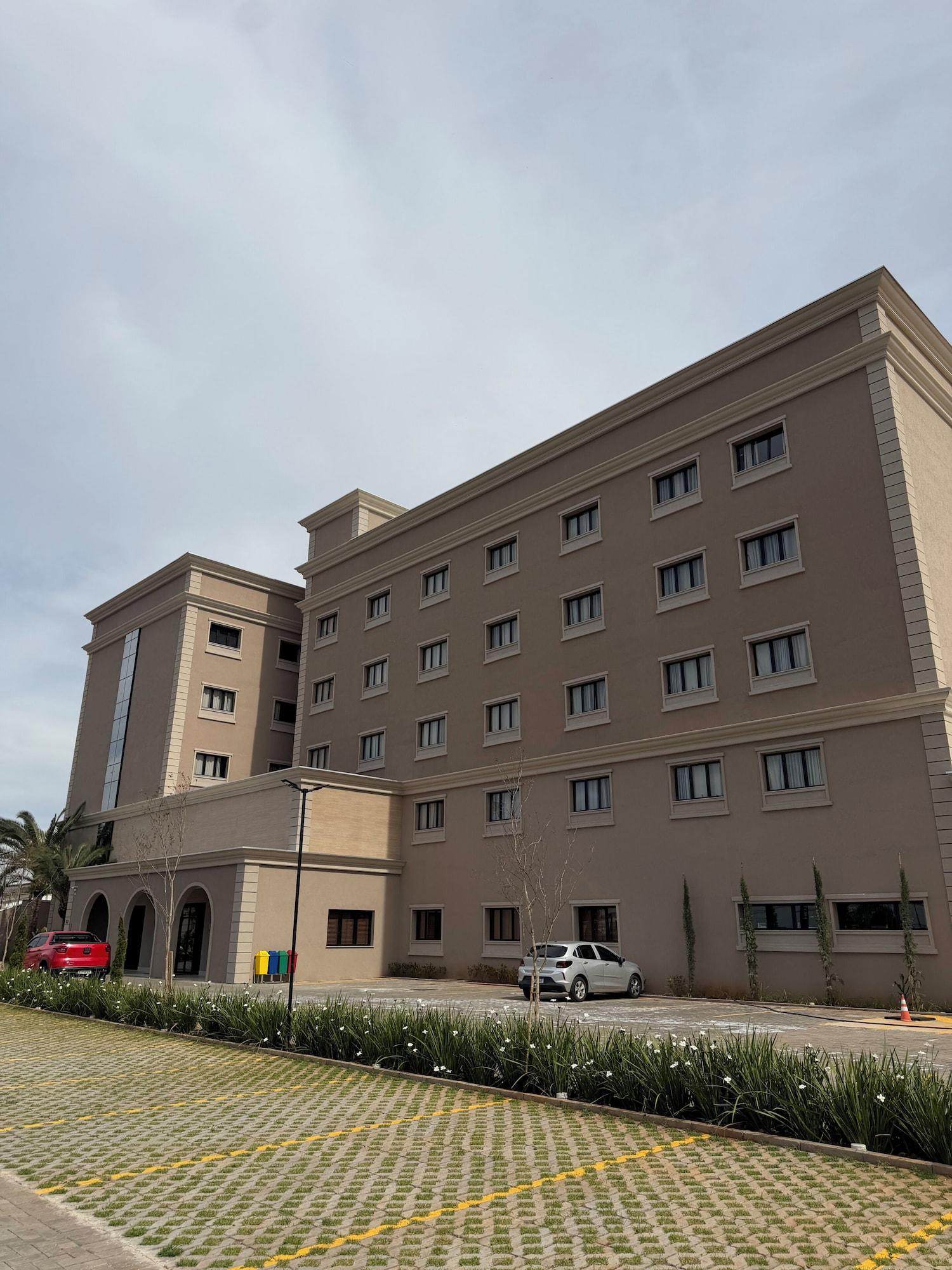 Vista Exterior Class Hotel Americana