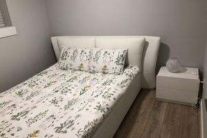 Alquiler Vacacional - A - Modern Cozy Room w Private Entrance & Washroom