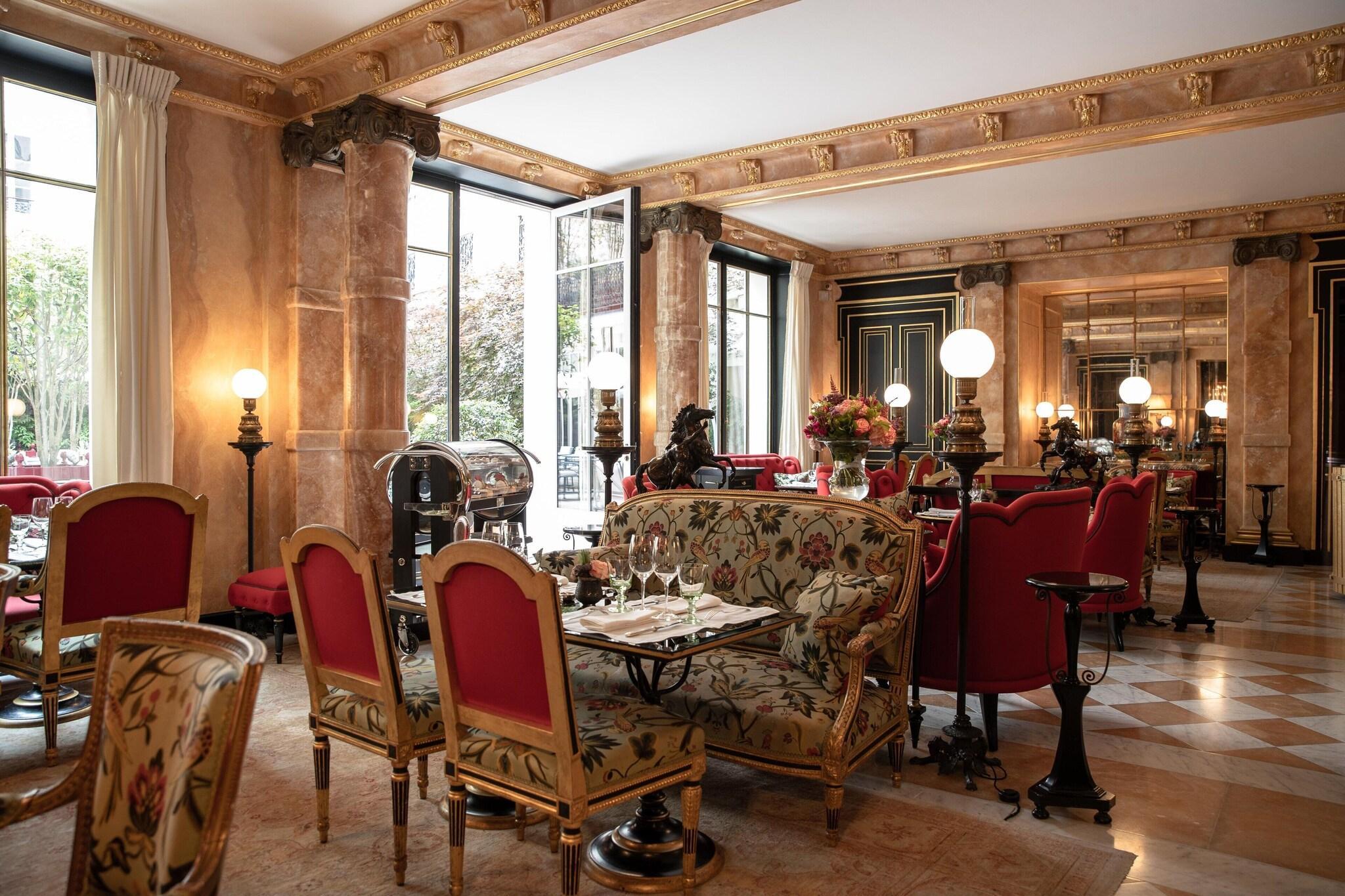 Restaurant La Reserve Paris Hotel and Spa