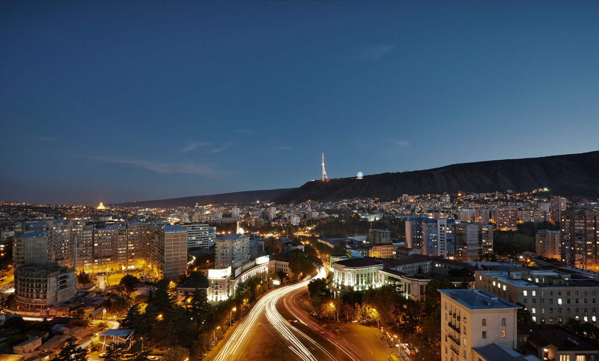 Vista Exterior Holiday Inn Tbilisi by IHG