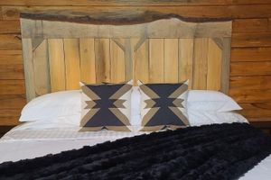 Alquiler Vacacional - Hidden in East Texas Piney Woods - Rustic Western Jail Cabin - Canton 1st Monday