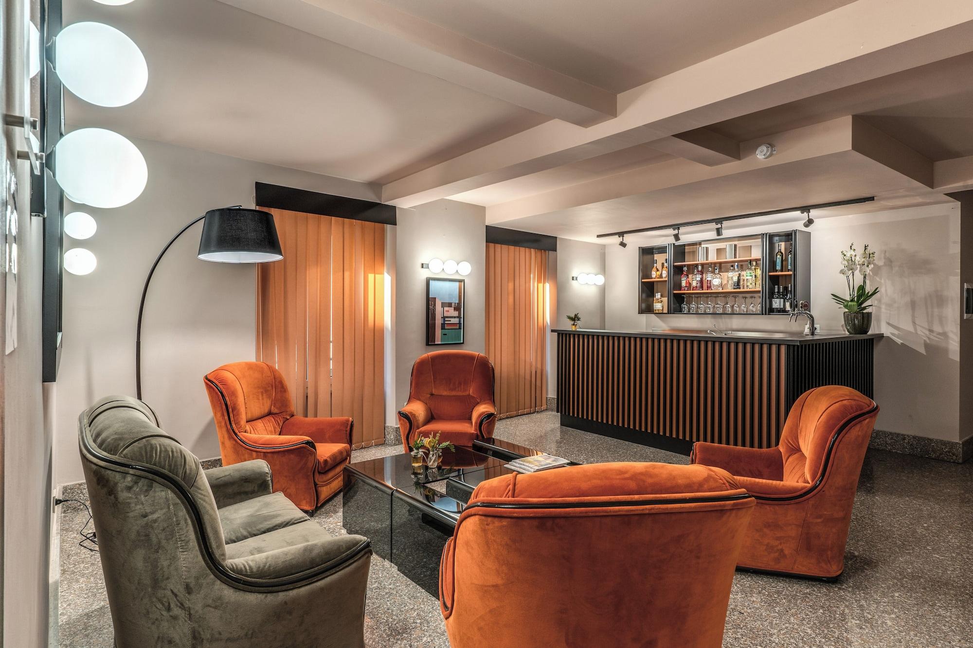 Bar/Salón Hotel Madison