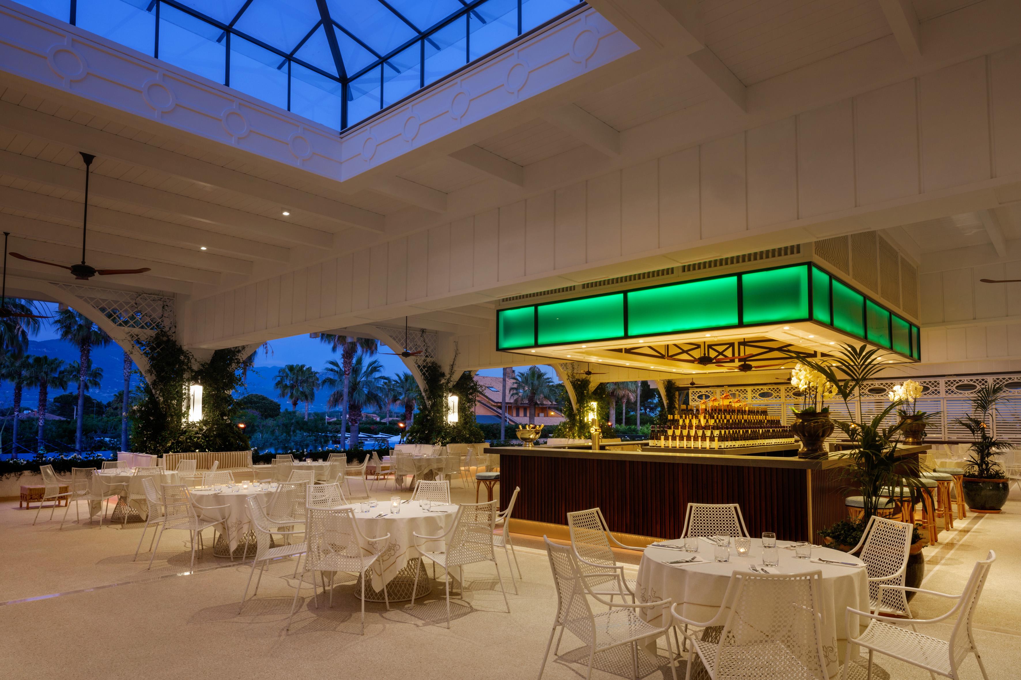 Bar/Salón Savoy Beach