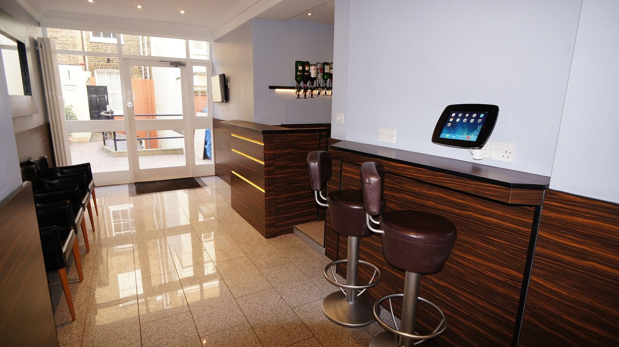 Vista Lobby Crestfield Hotel