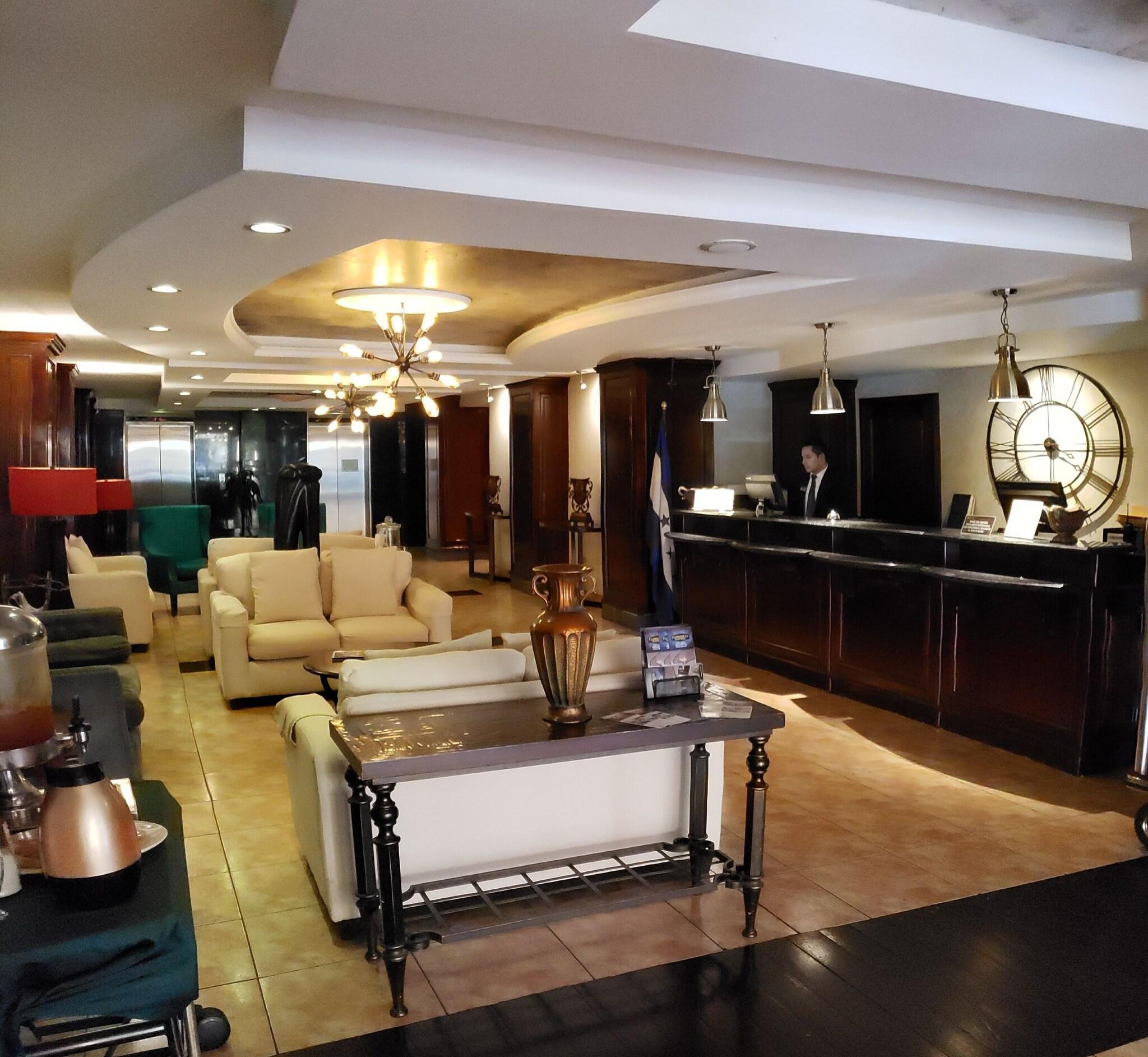 Vista Lobby Florencia Plaza Hotel