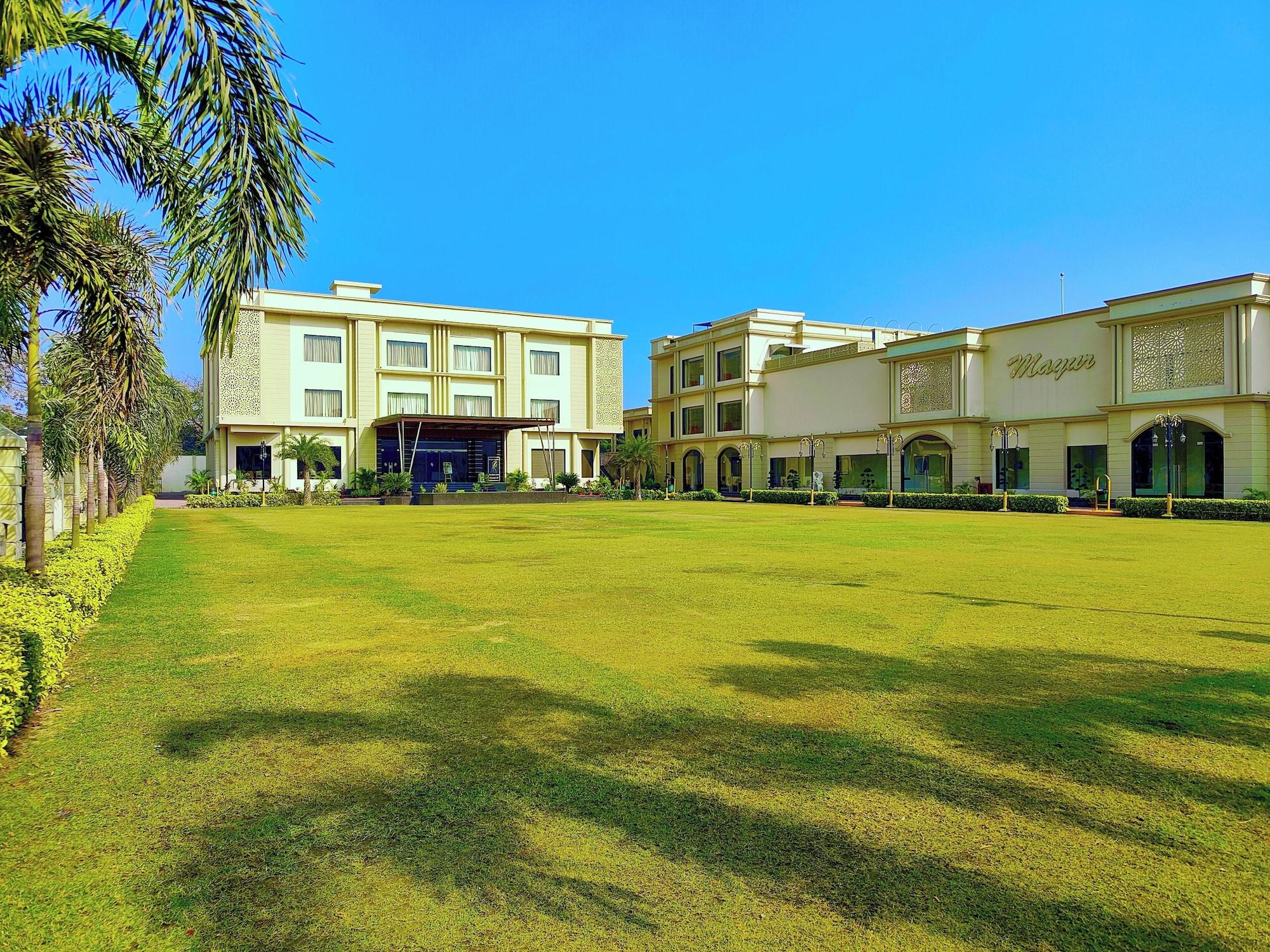 Vista Exterior Mayur Hotel & Resort