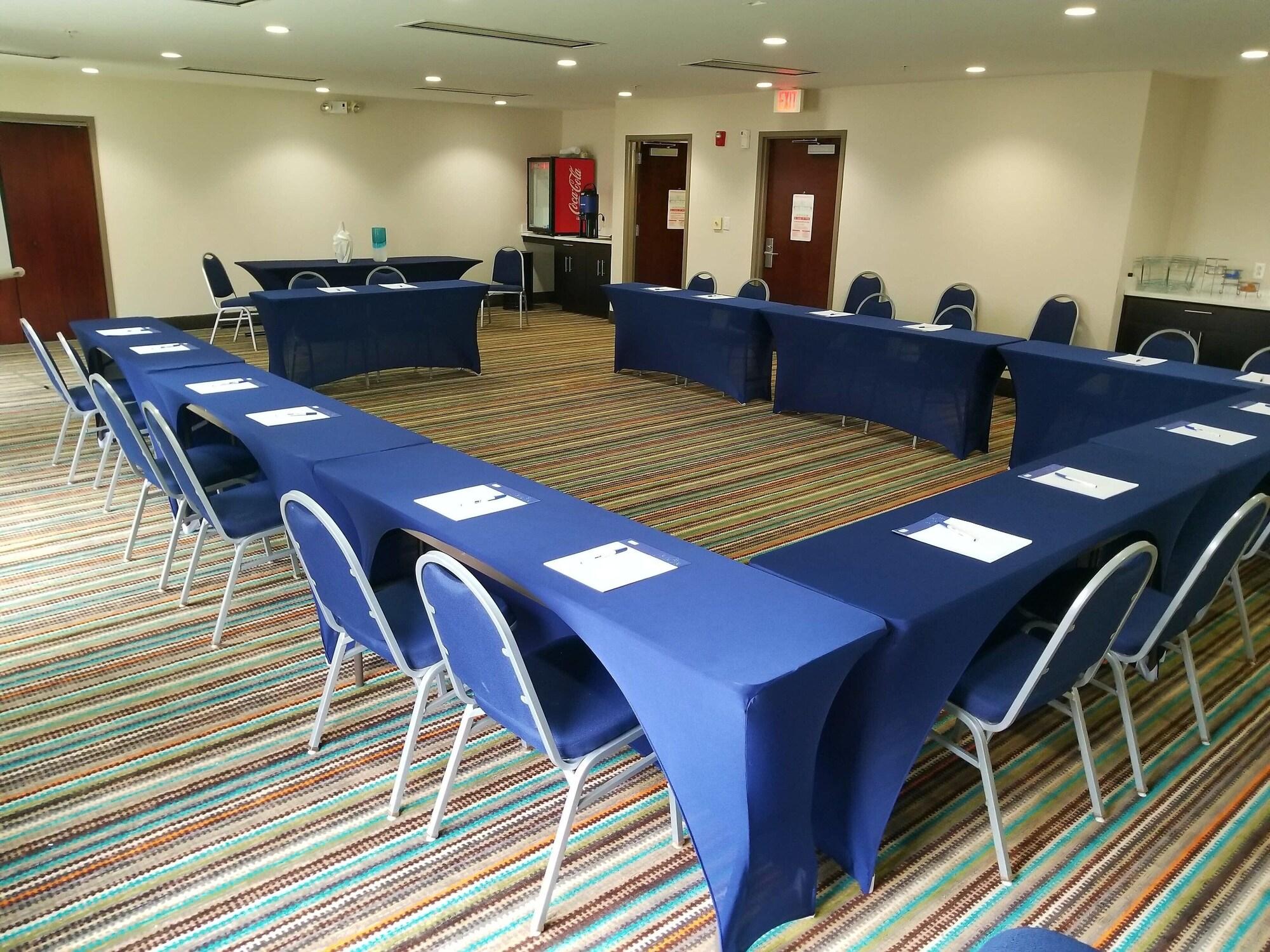 Sala de Reuniones Holiday Inn Express Hotel & Suites Mebane by IHG