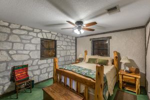 Alquiler Vacacional - A Hunter's Dream: Gorgeous Hill Country Cabin for 6 with whitetails and views.