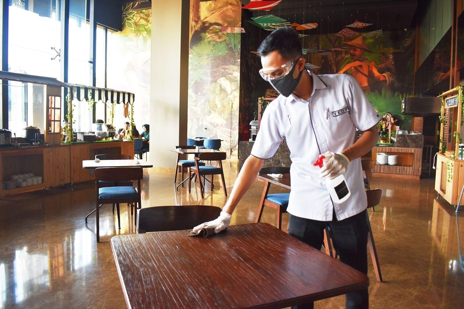 Restaurant Luminor Hotel Airport Sidoarjo by WH