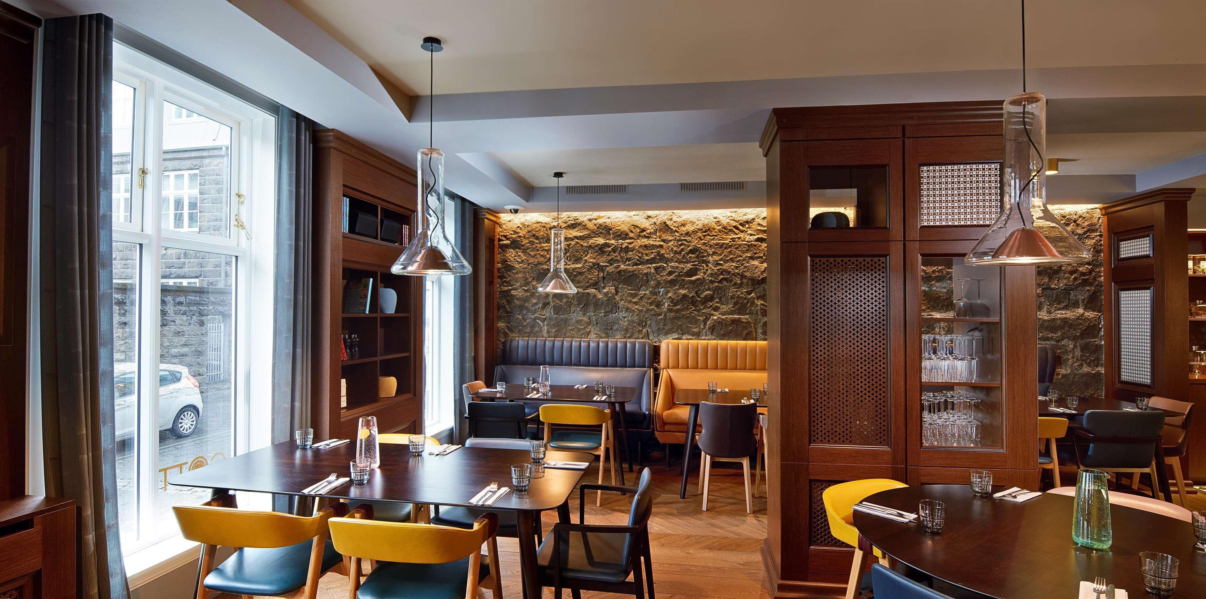 Restaurant Reykjavik Konsulat Hotel, Curio Collection by Hilton