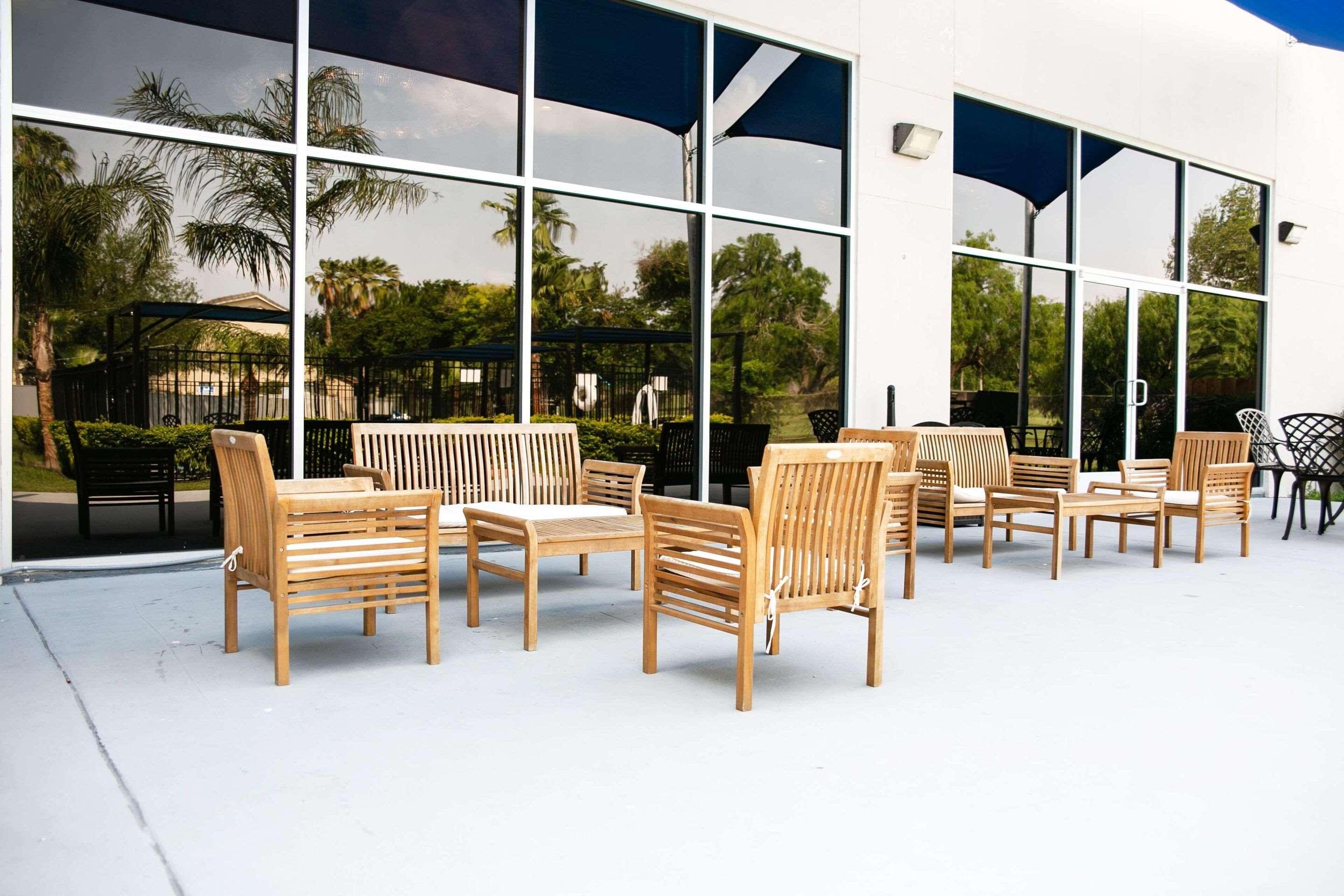 Vista Exterior Radisson Hotel McAllen Airport