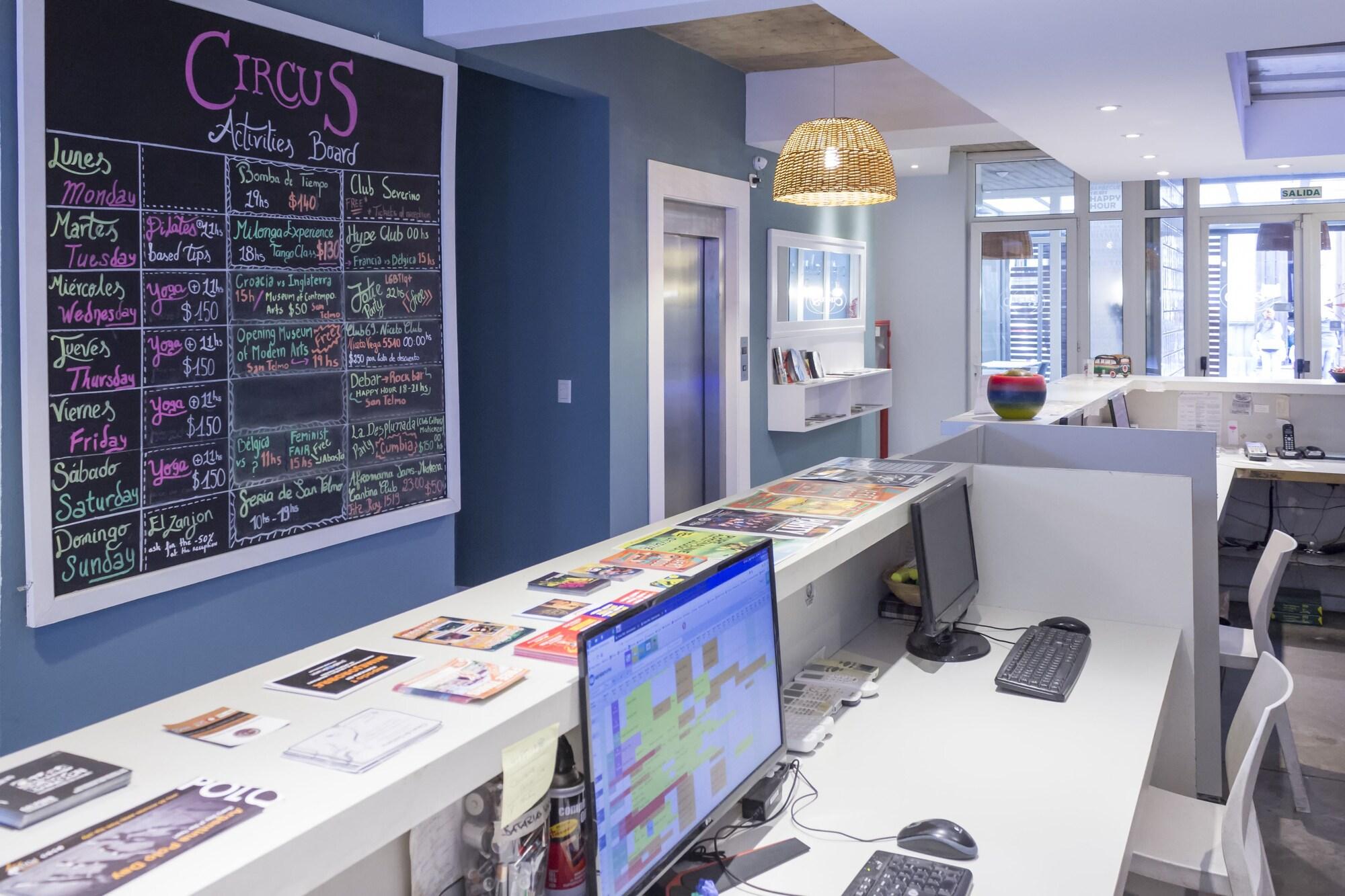 Vista Lobby Circus Hotel & Hostel