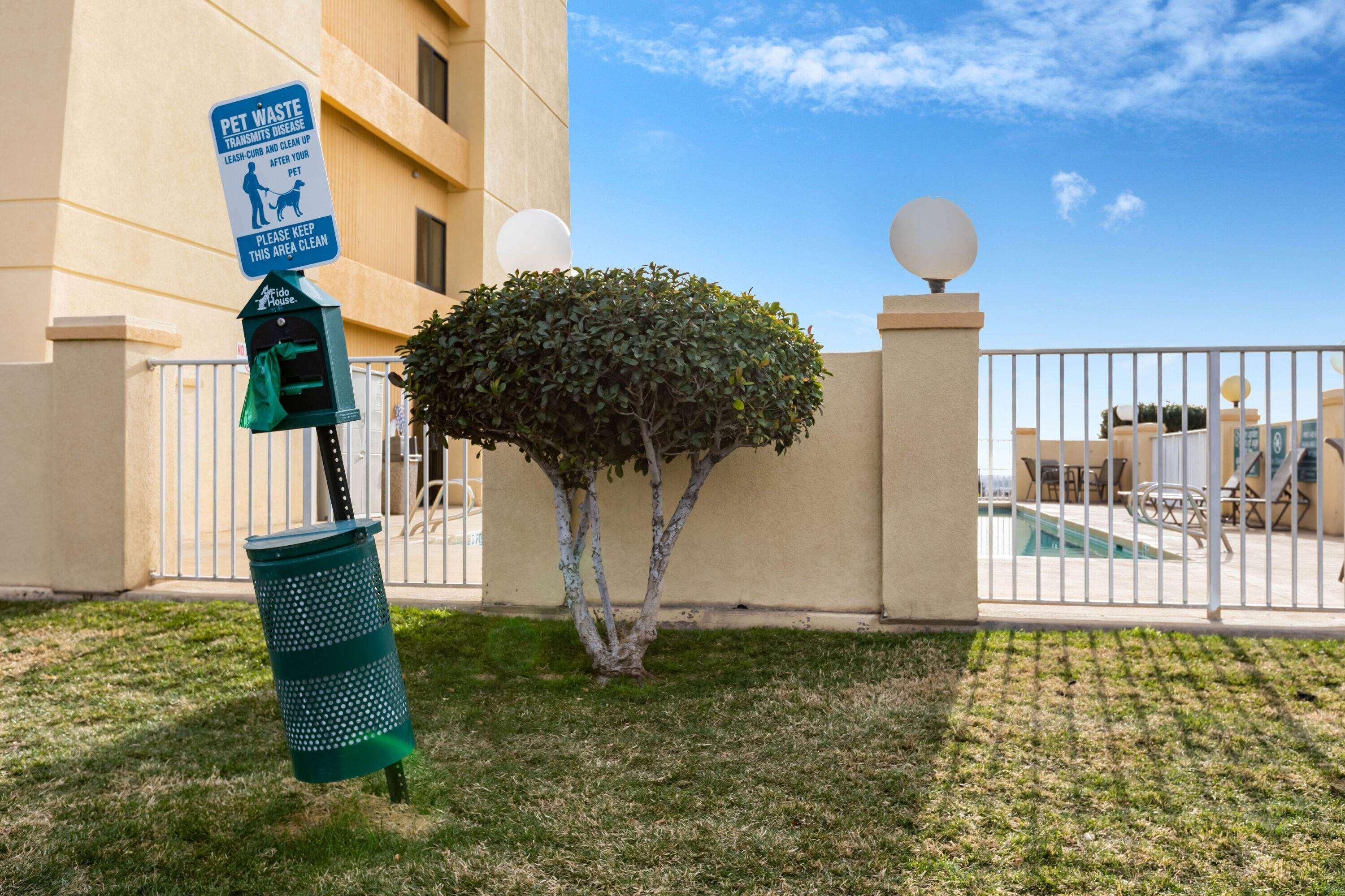 Vista Exterior La Quinta Inn & Suites by Wyndham El Paso East