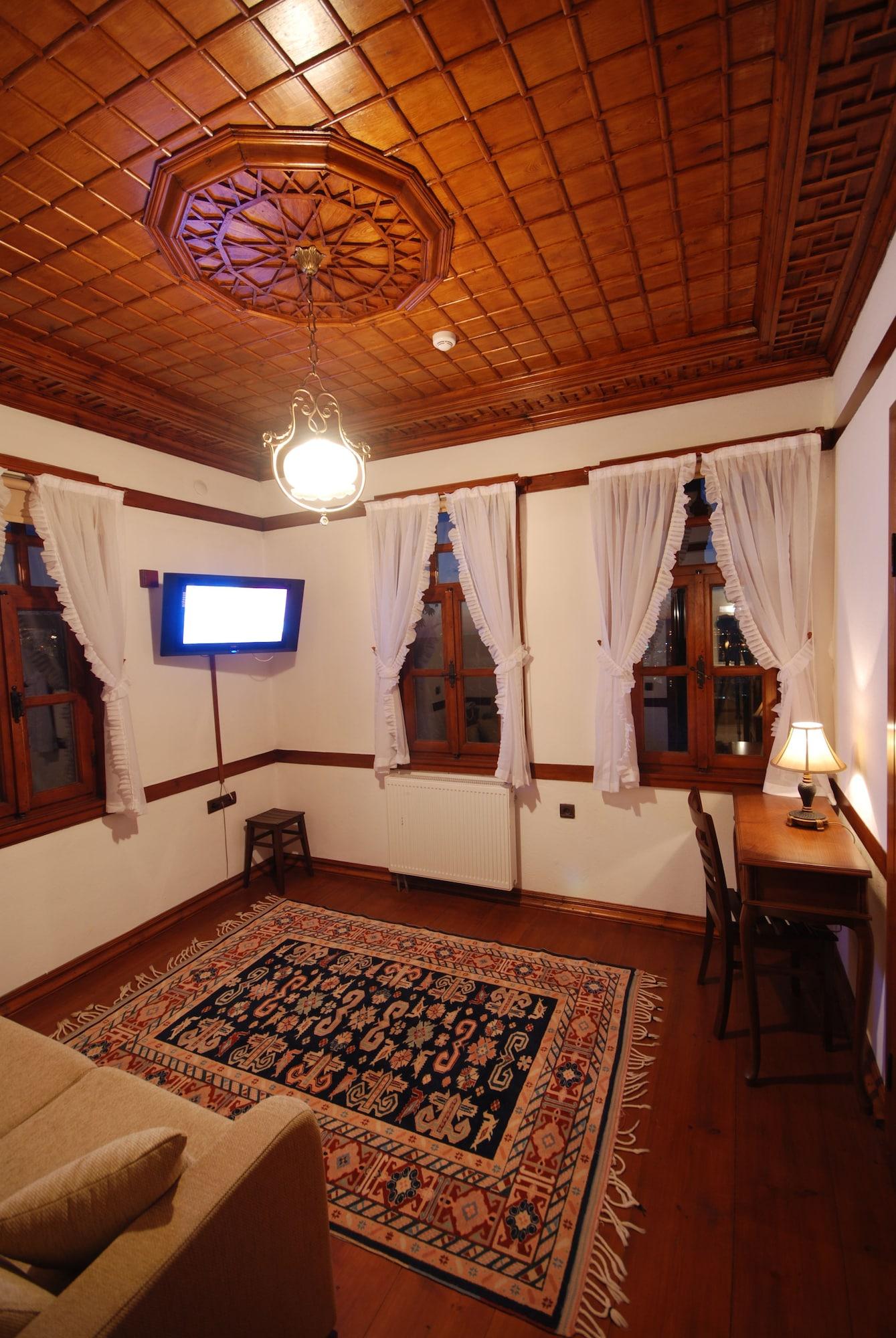 Comodidades del Alojamiento And Hotel
