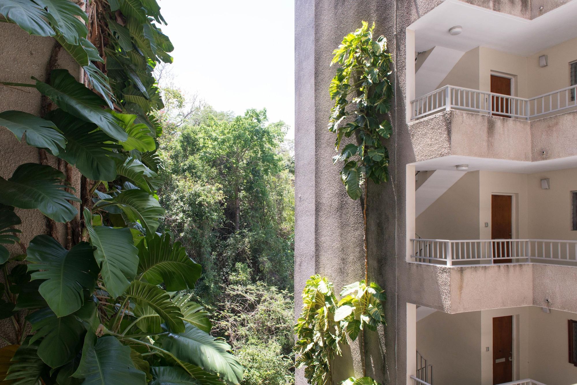 Vista Exterior Sky Box Beach Suite at Montego Bay Club