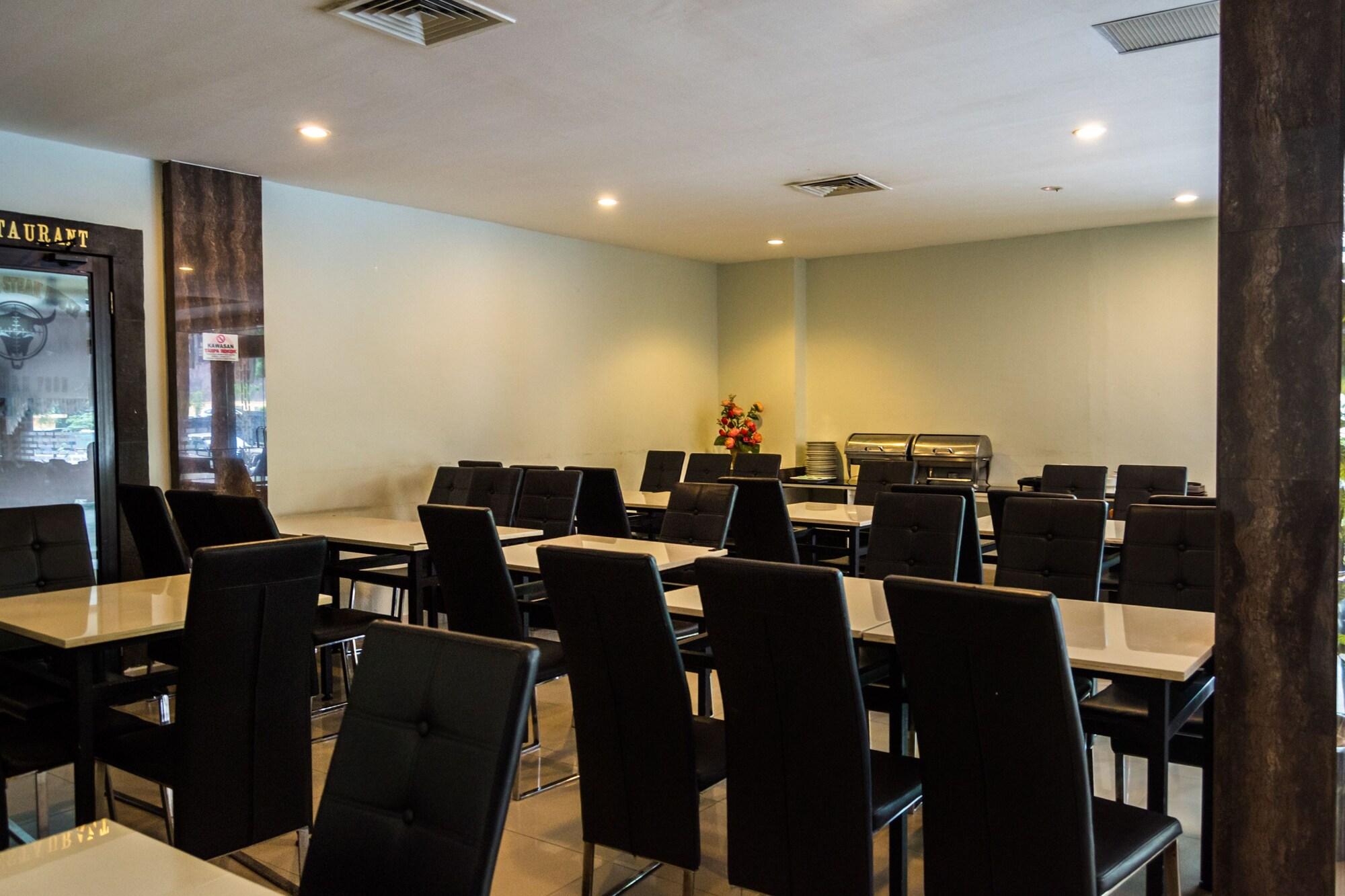 Restaurant Capital O 664 Romance Hotel