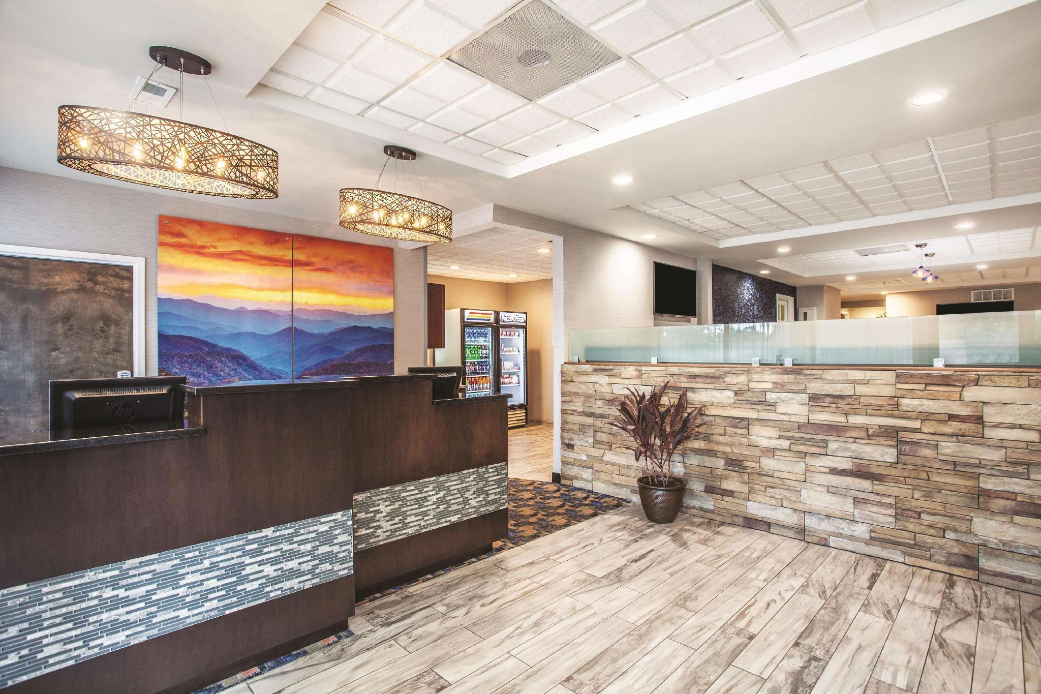 Vista Lobby Clarion Pointe Charlottesville