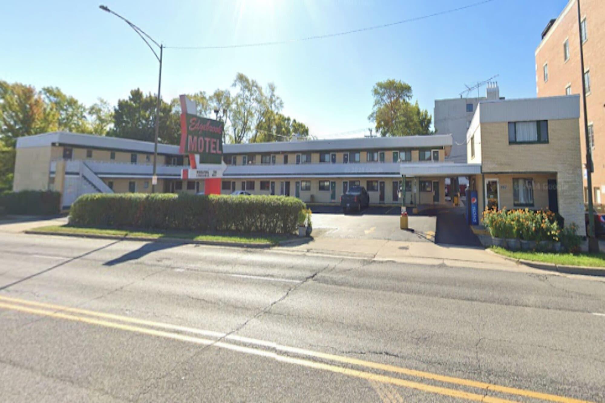 Varios Motel Edgebrook Chicago North Shore by OYO