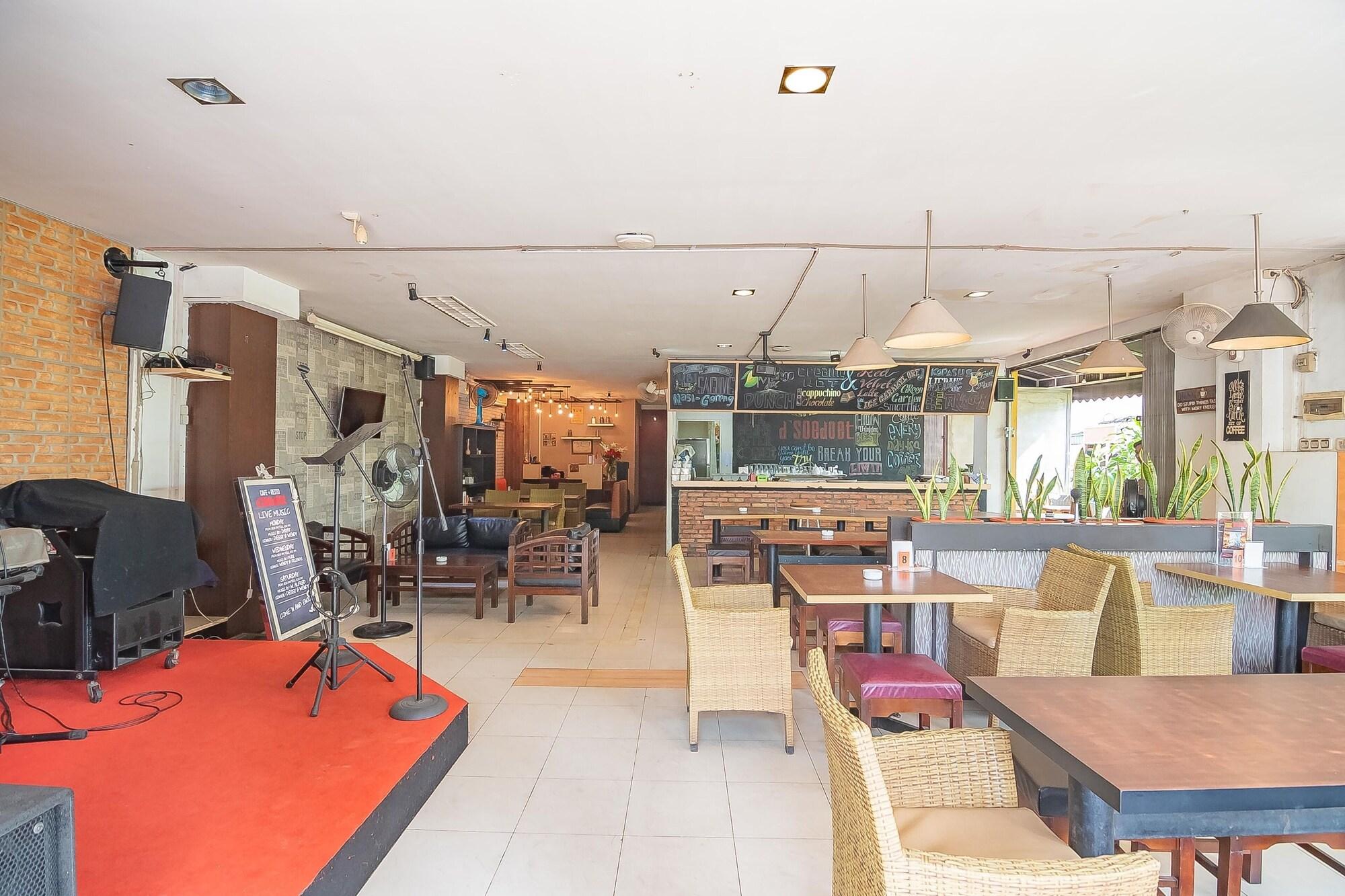 Restaurant RedDoorz @ H. Agus Salim Street