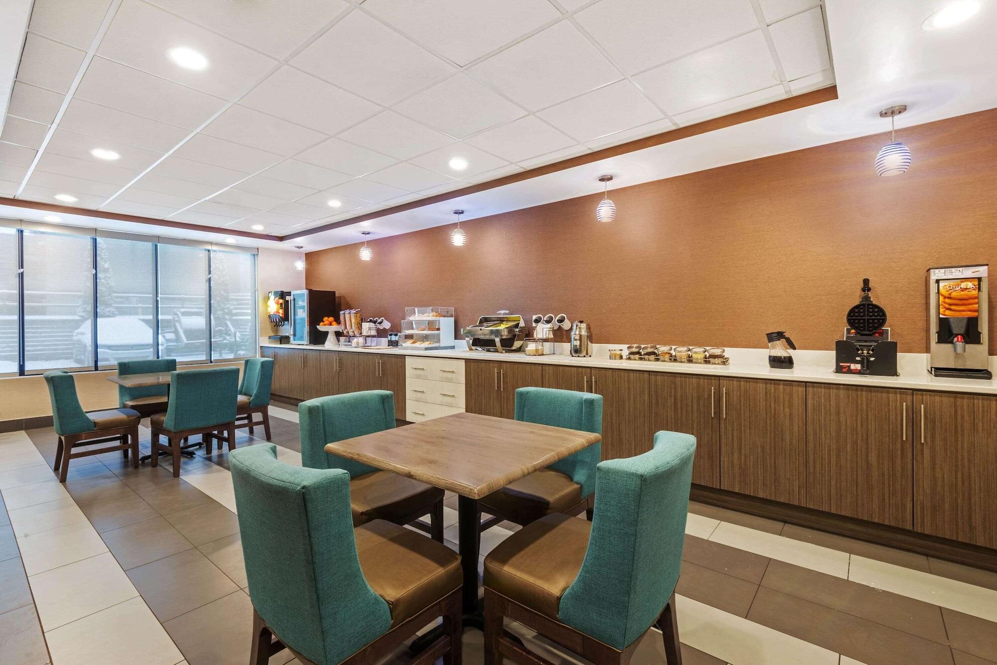 Restaurant La Quinta Inn & Suites by Wyndham Jamestown