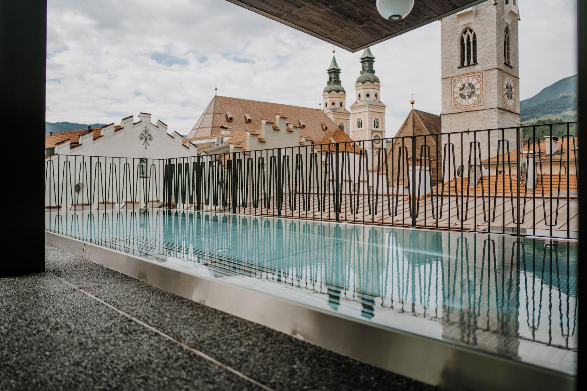 Vista Piscina ADLER Historic Guesthouse