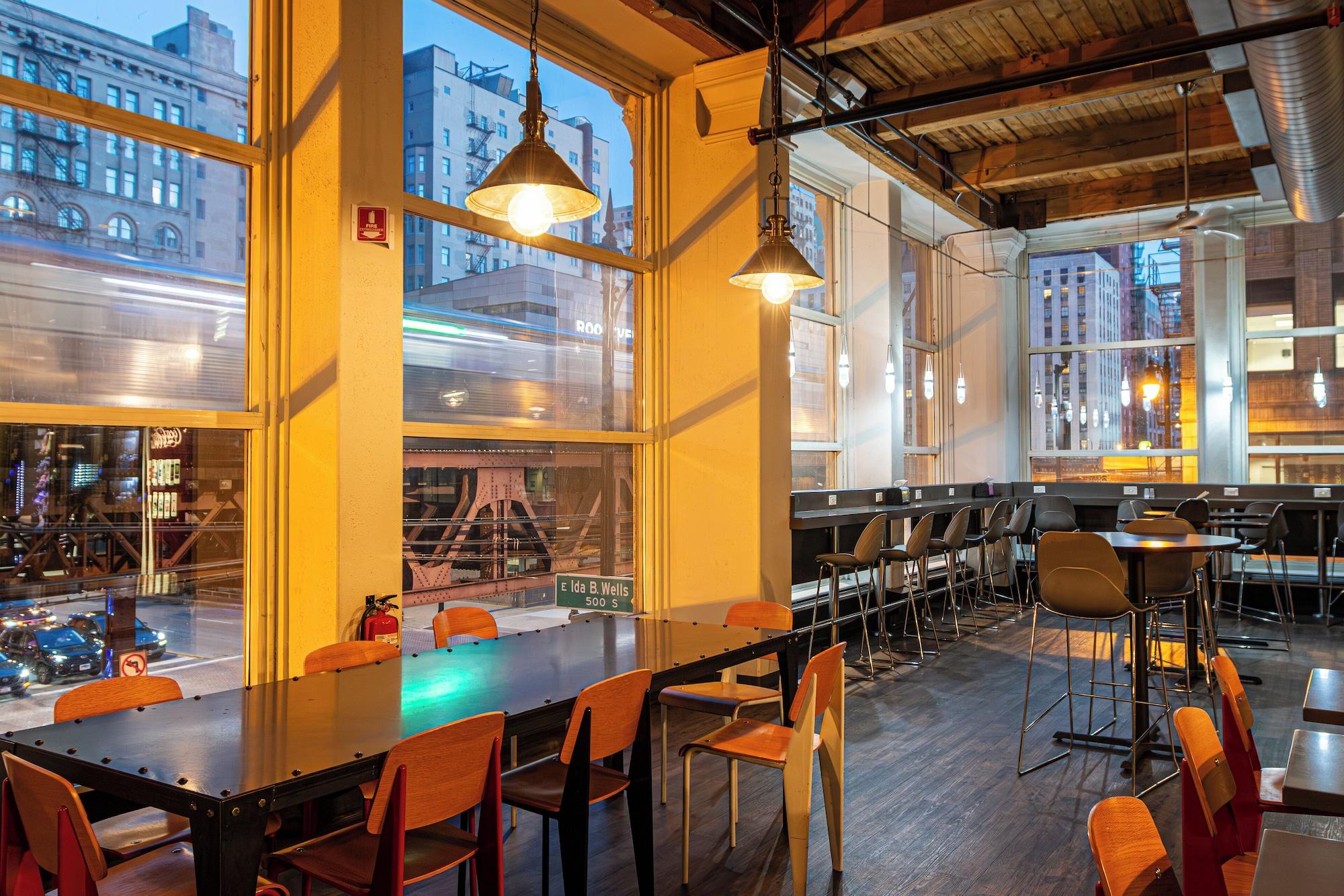 Restaurant HI Chicago Hostel