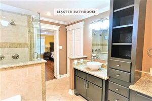 Alquiler Vacacional - Templar ·Gorgeous 350k home, 5 Beds, Up to 18 Guests, Middle of town