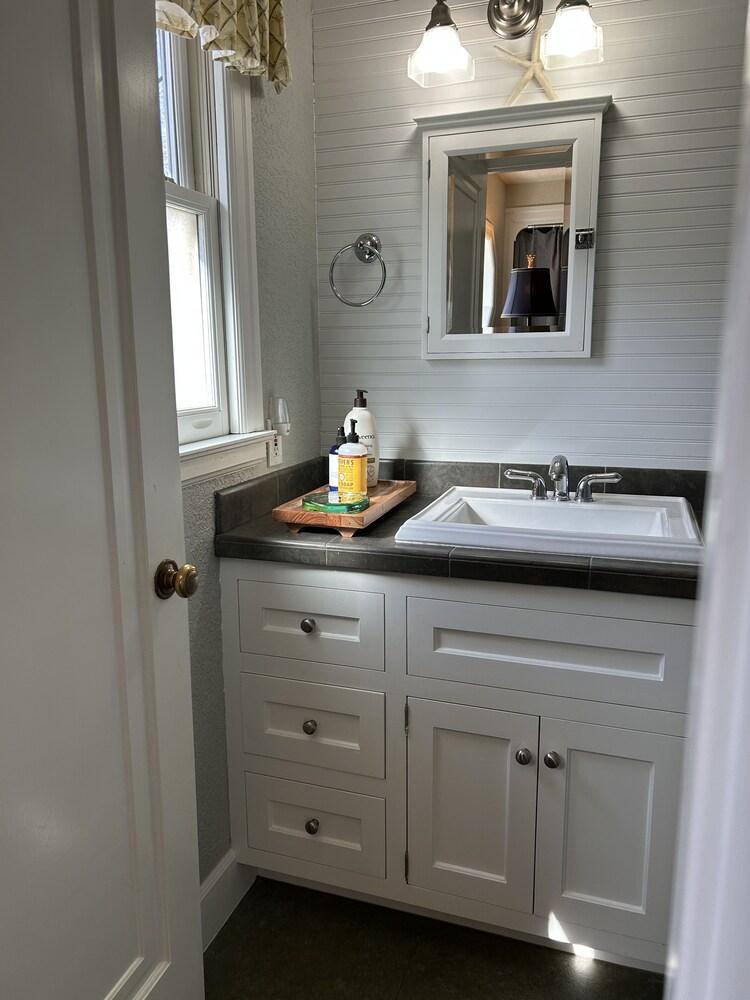 Comodidades del Alojamiento Moonrise Suite in a Vineyard + Winery!