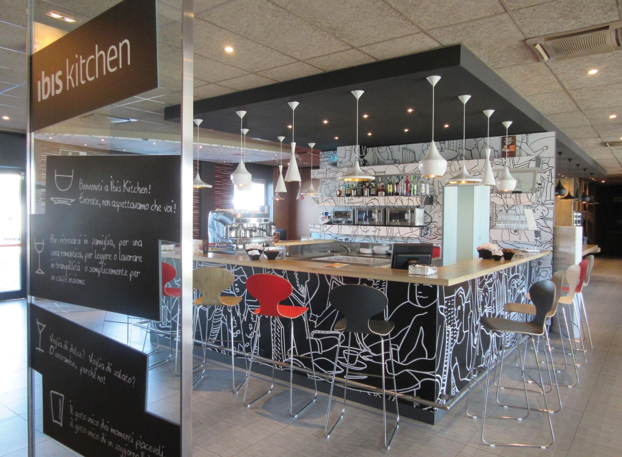 Bar/Salón Ibis Milano Fiera