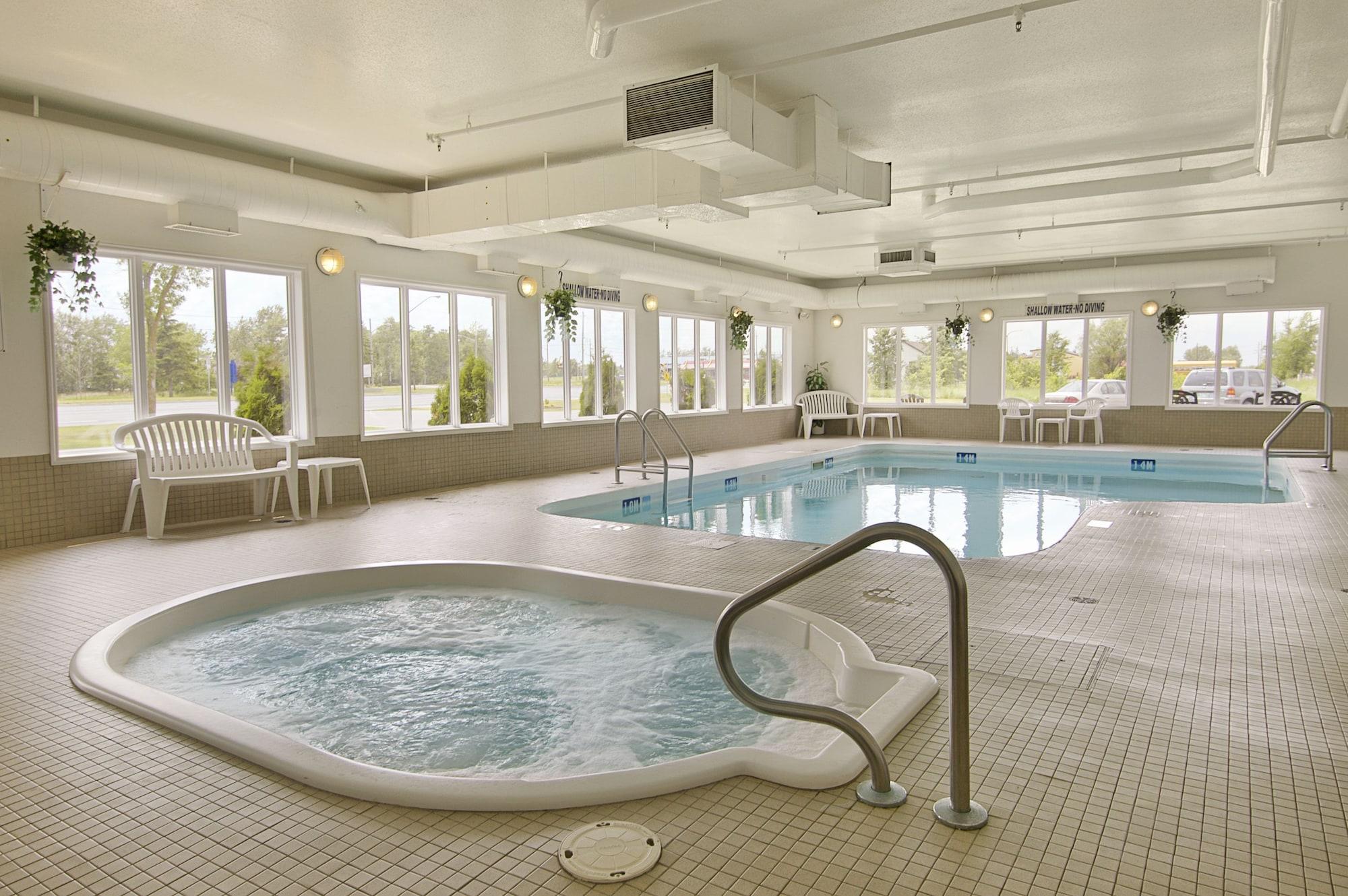 Vista Piscina Super 8 by Wyndham Fort Frances