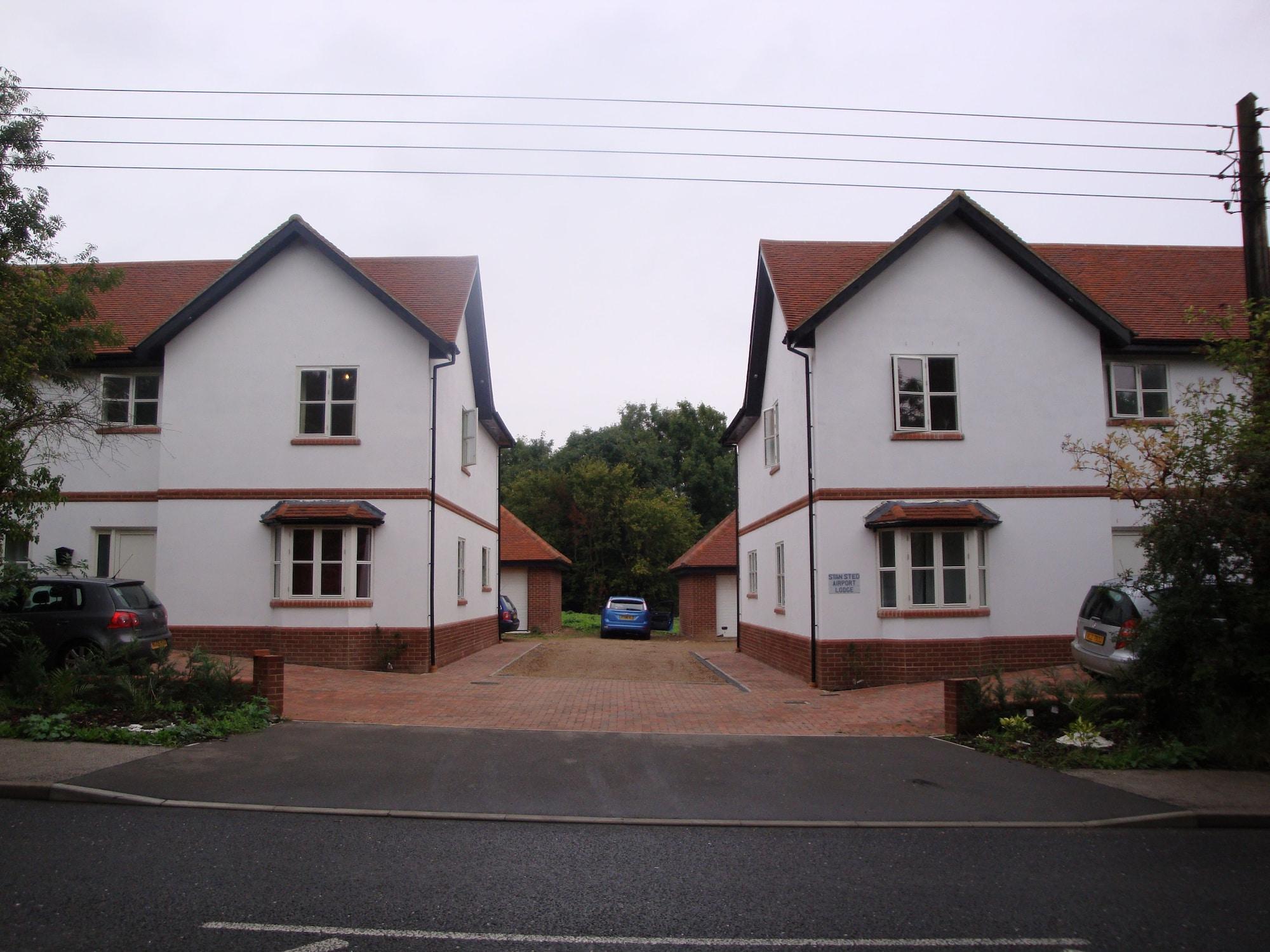 Varios Stansted Airport Lodge