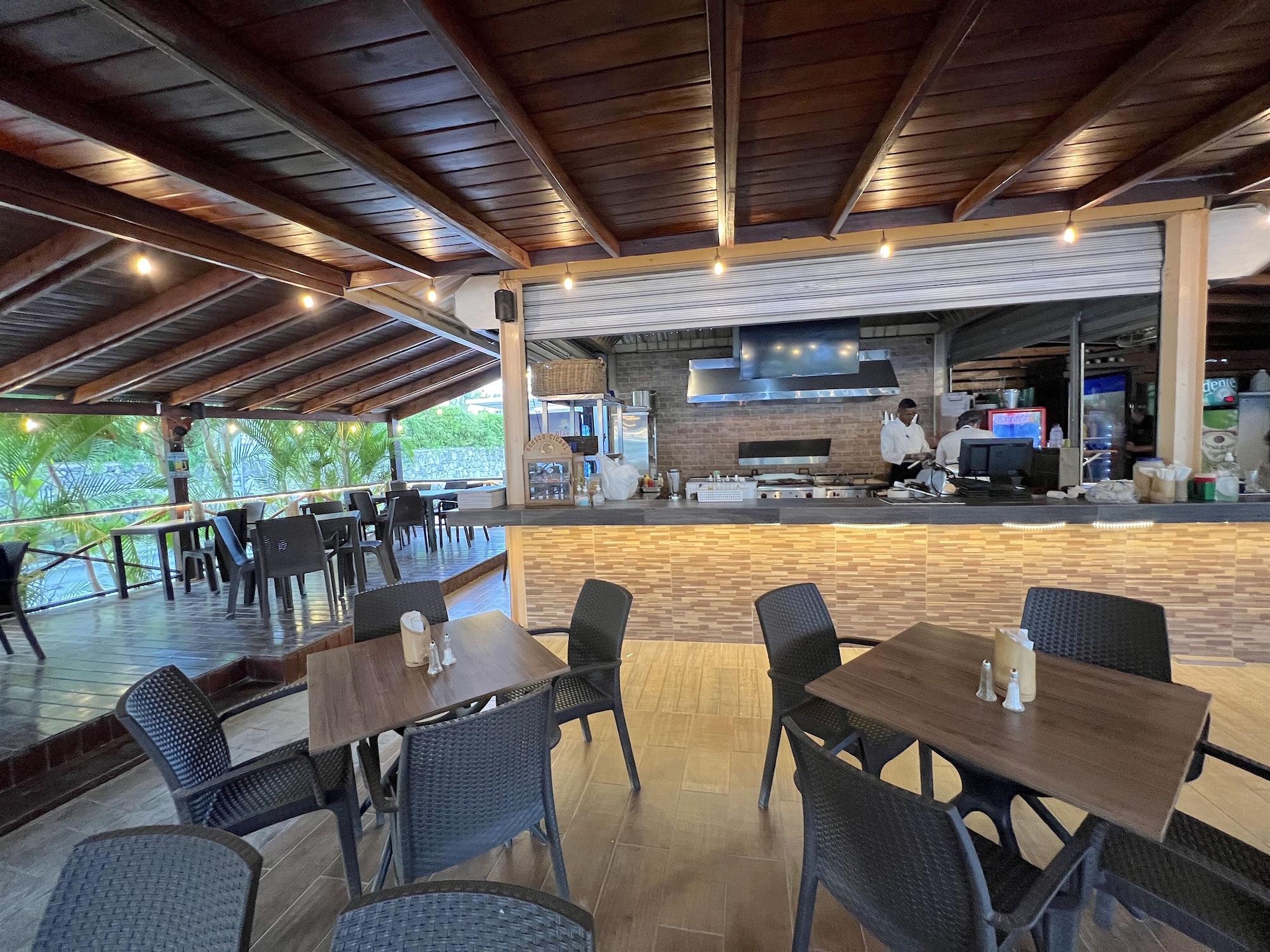 Restaurant SOL CARIBE DELUXE STUDIOS playa LOS CORALES