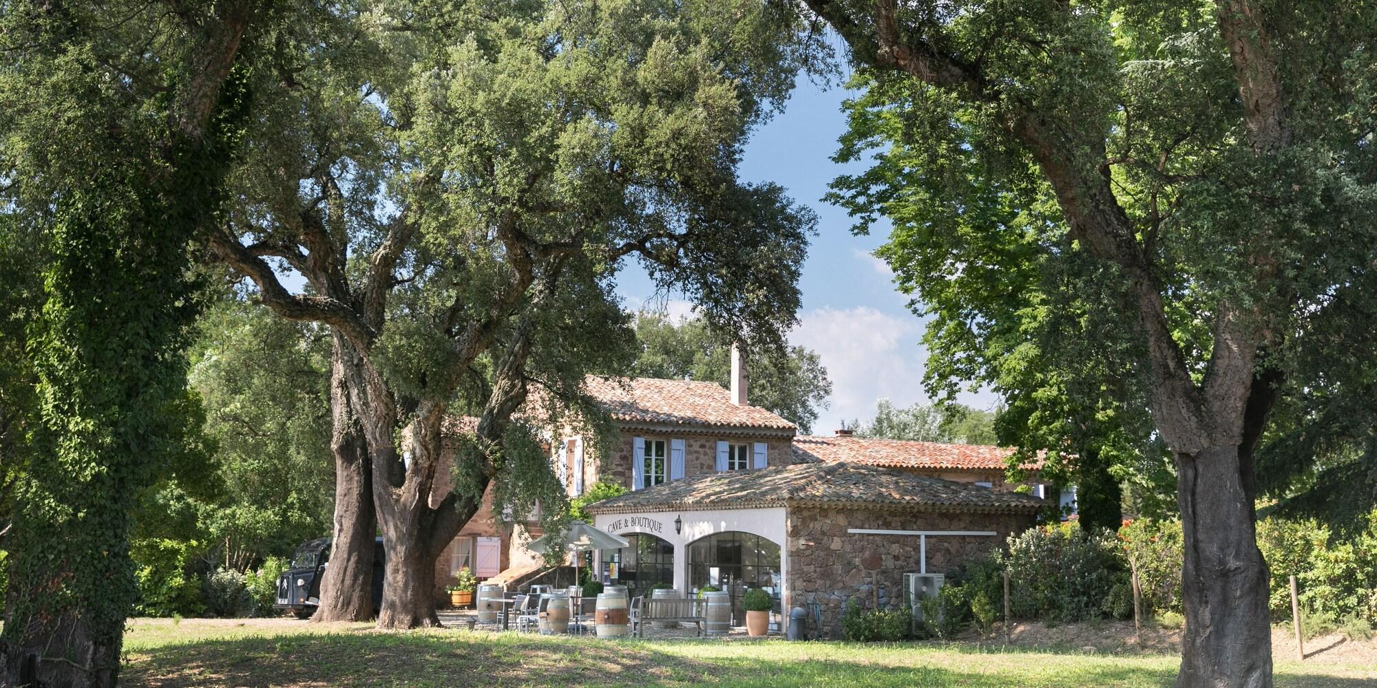 Varios Château des Bertrands