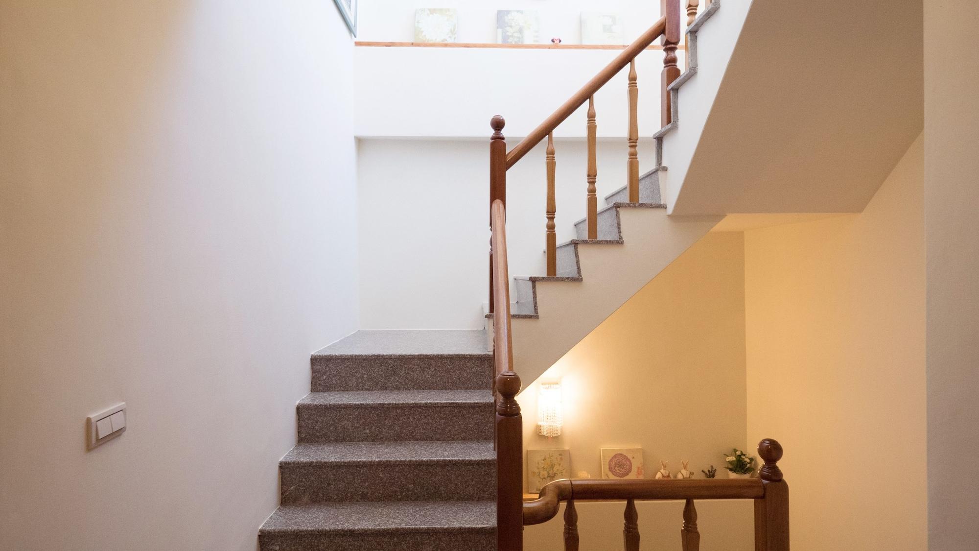 Varios Plentiful Inn