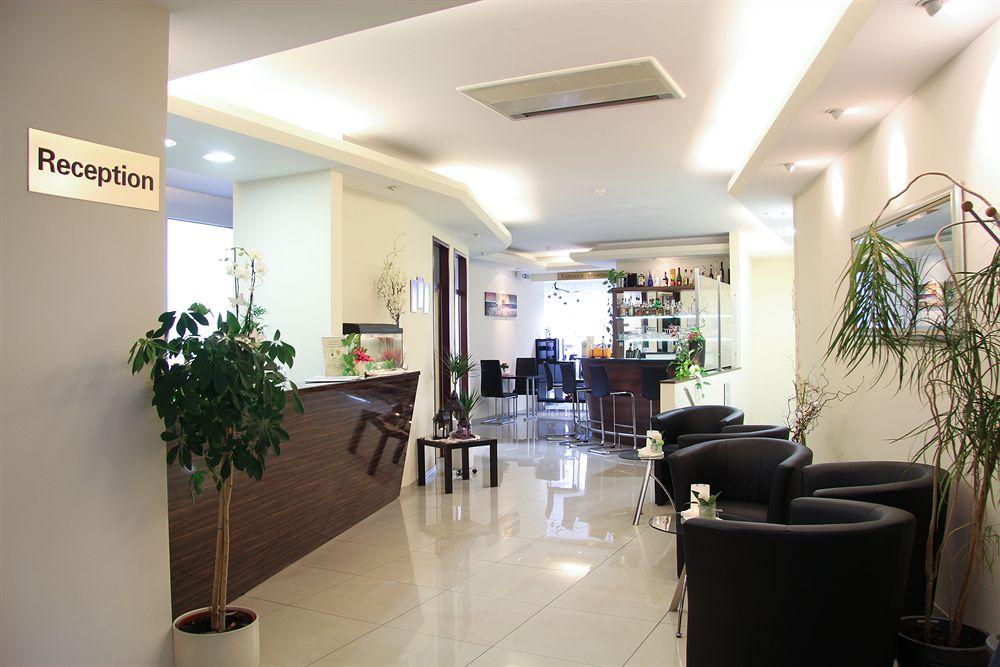 Vista Lobby Jfm