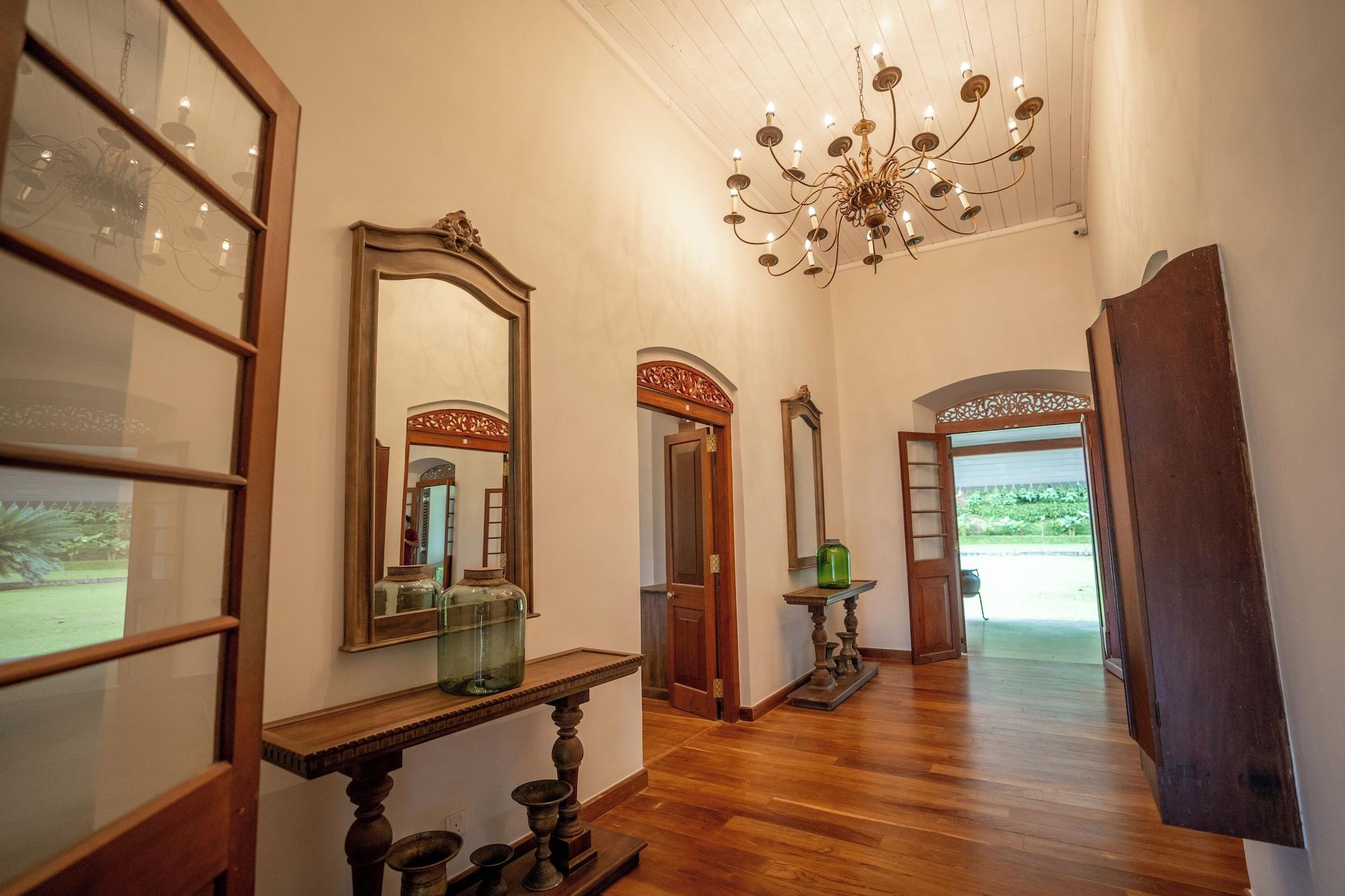 Equipamiento de Habitación Clodagh Manor House by Seven Angels