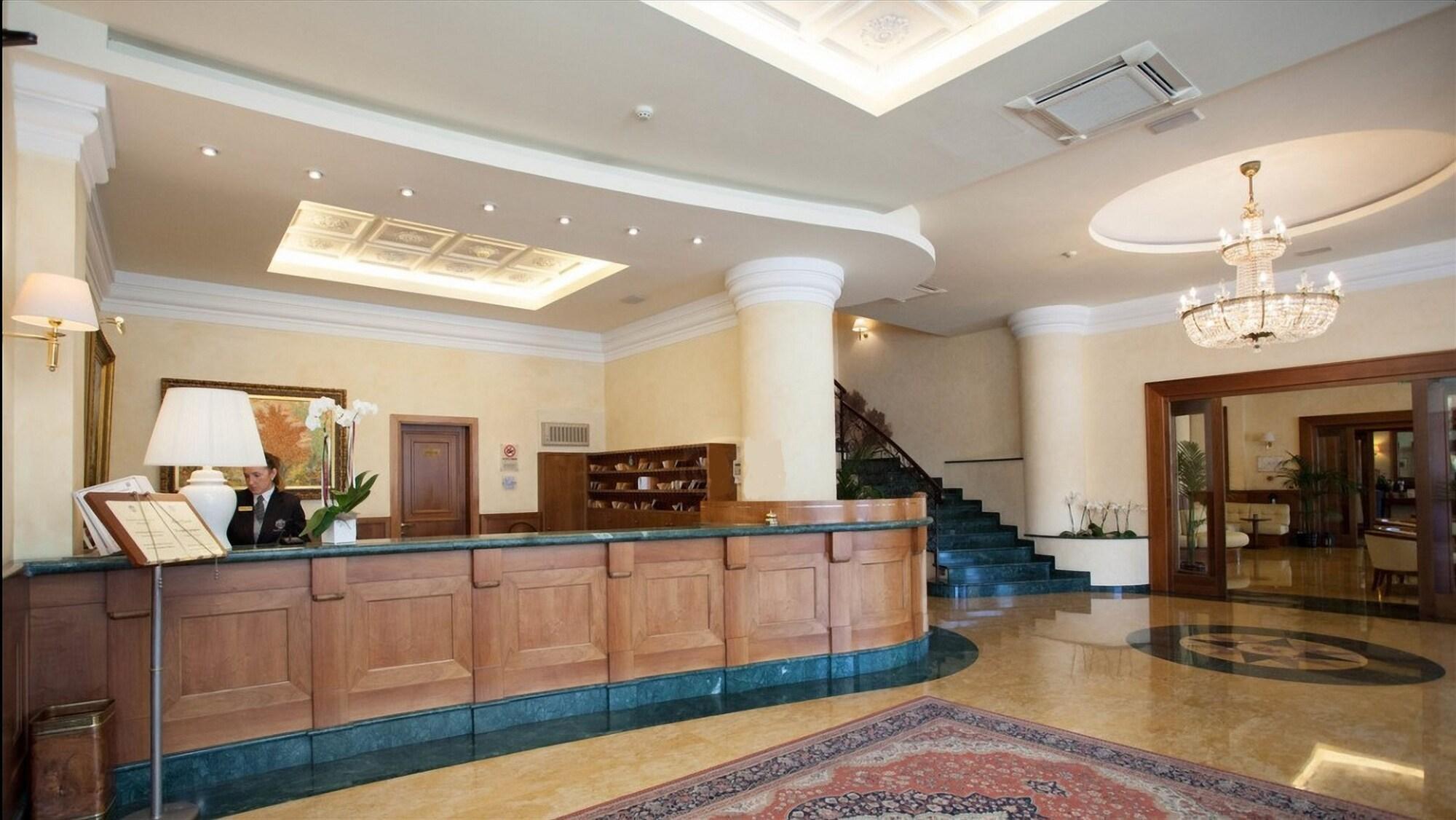 Vista Lobby Principe Palace