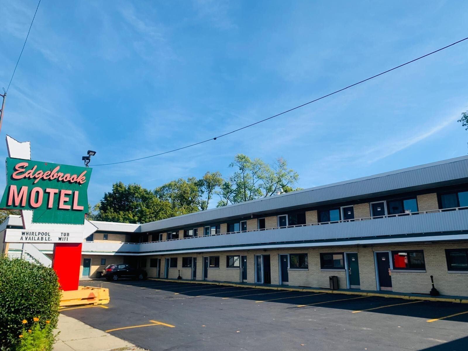 Varios Motel Edgebrook Chicago North Shore by OYO