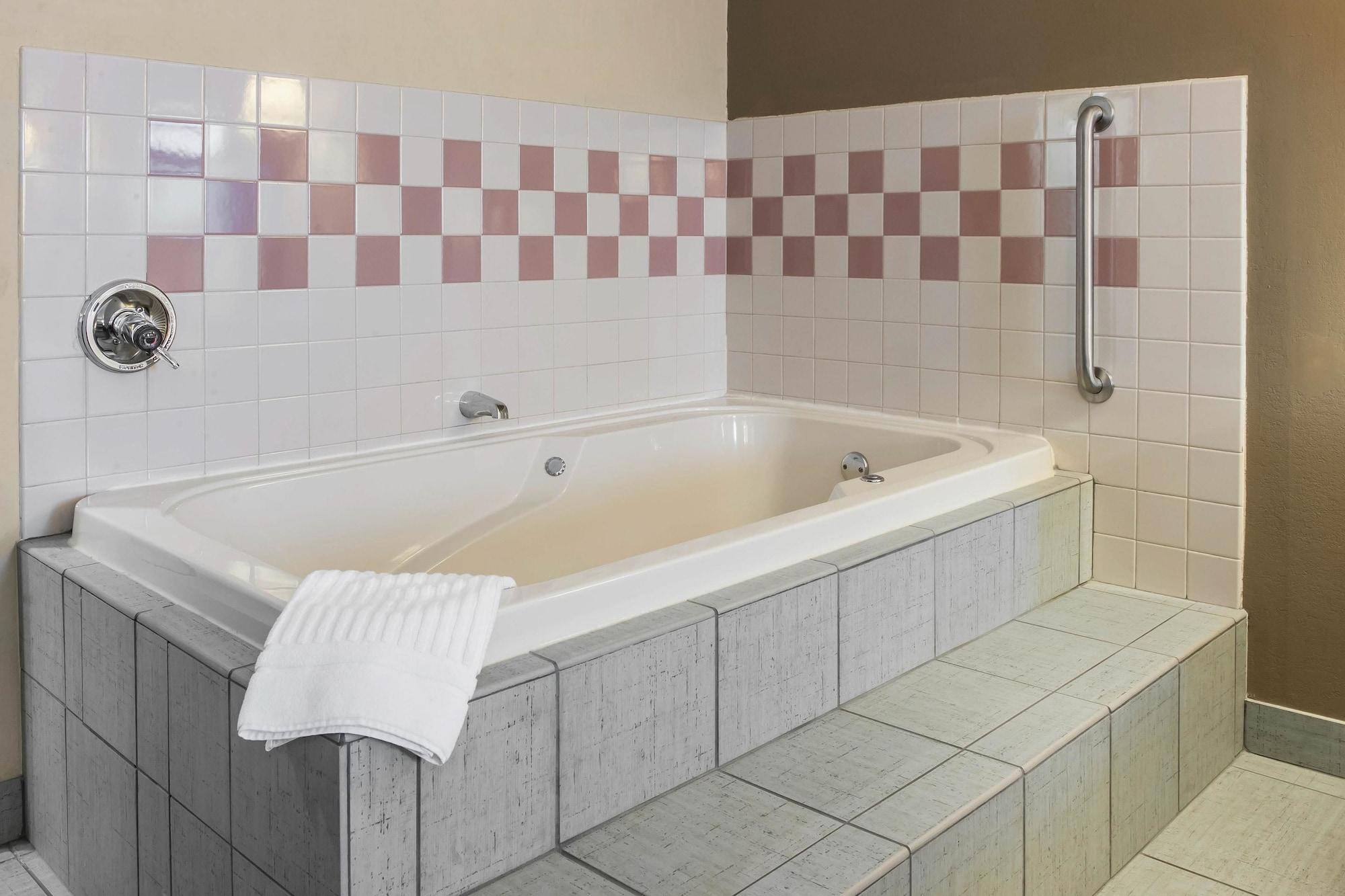 Baño Quality Inn Defiance