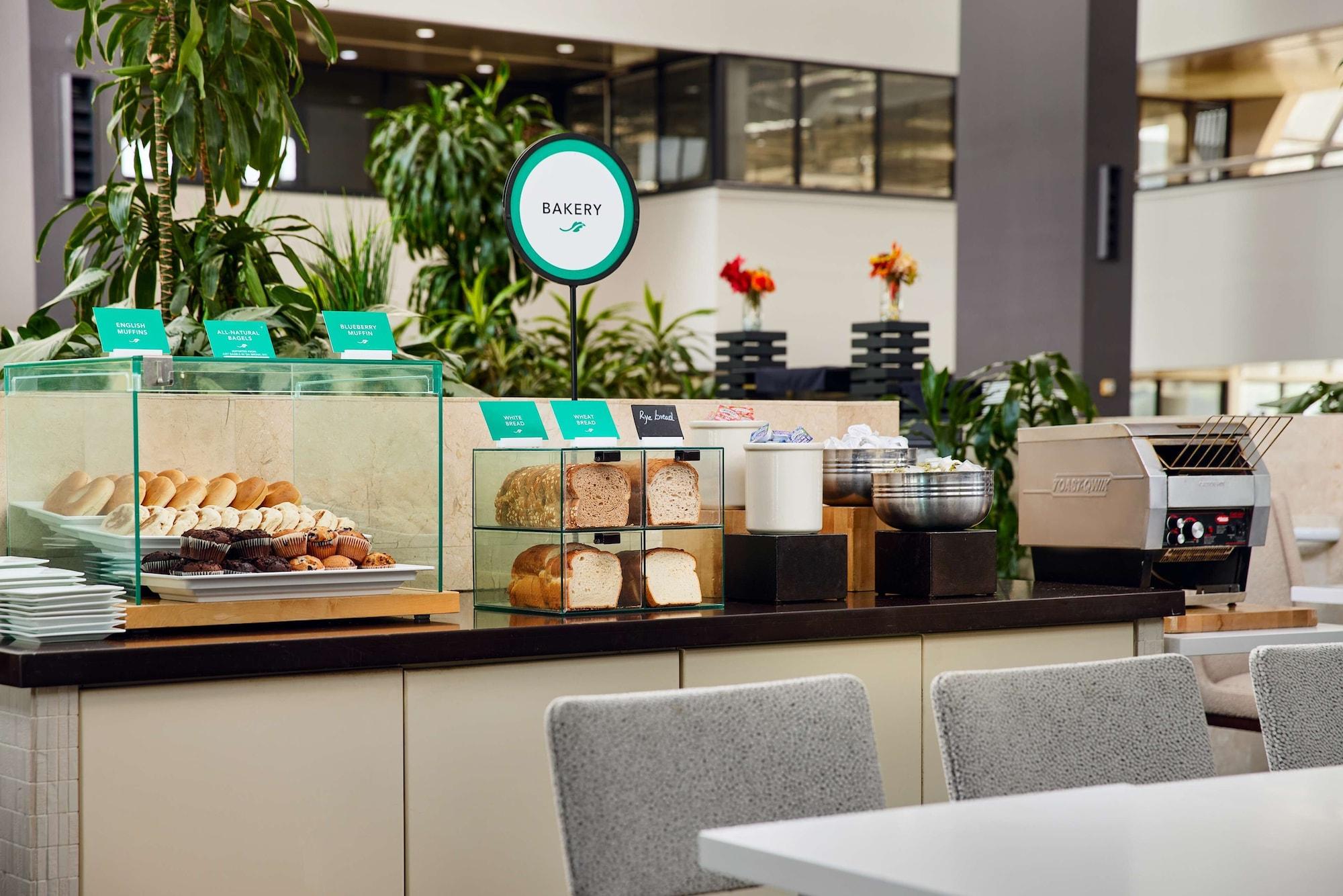 Restaurant Embassy Suites by Hilton West Palm Beach Central