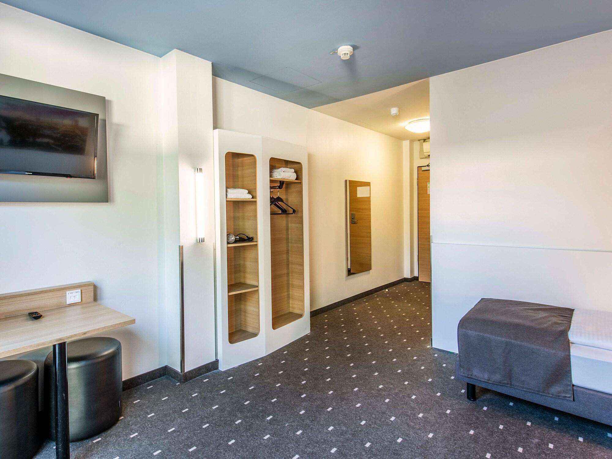 Varios B&B Hotel München City-Nord