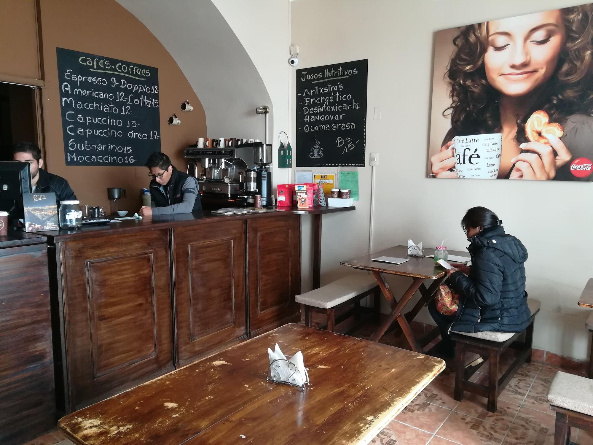 Bar/Salón Colors House Hostel