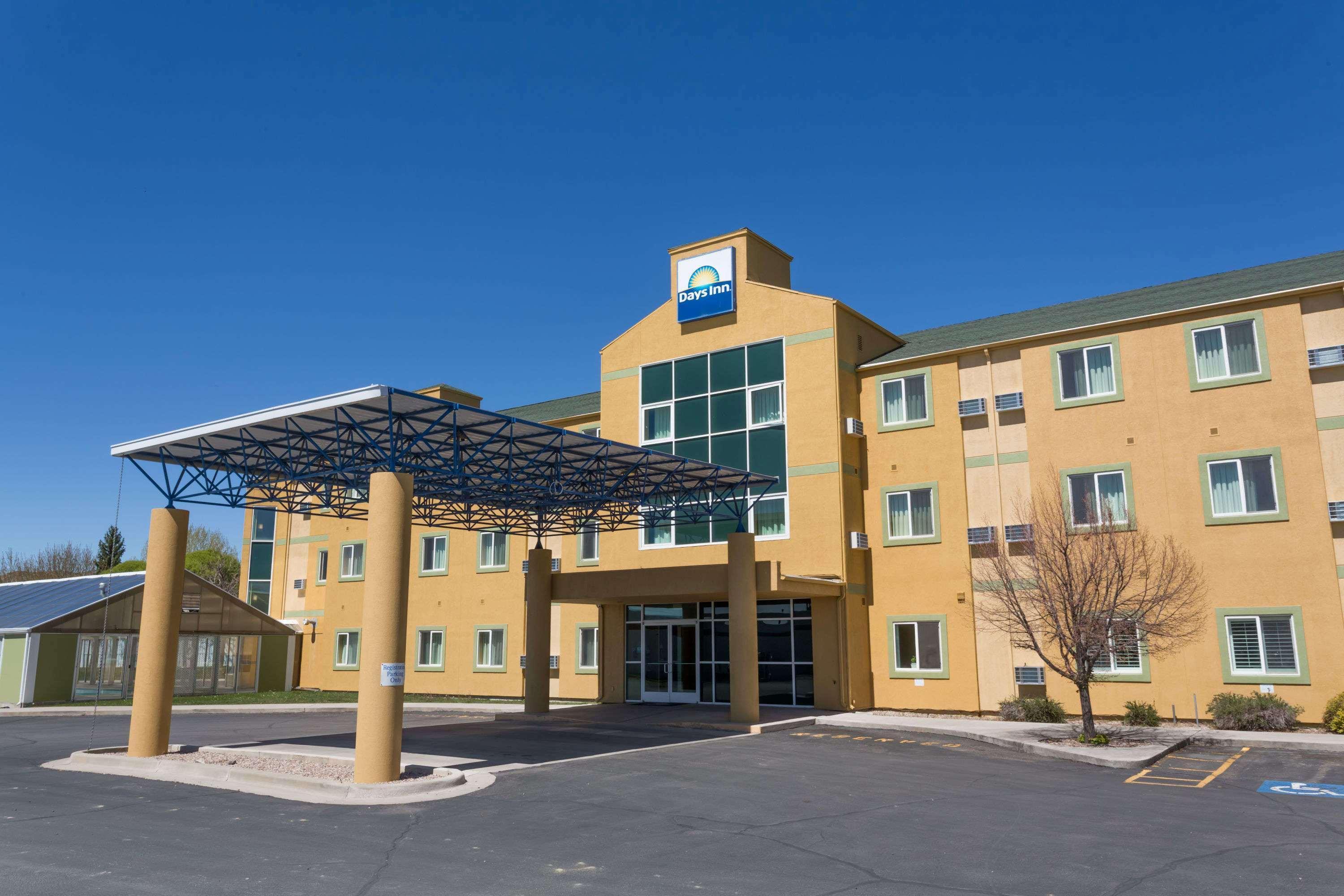 Vista Exterior Days Inn by Wyndham Vernal