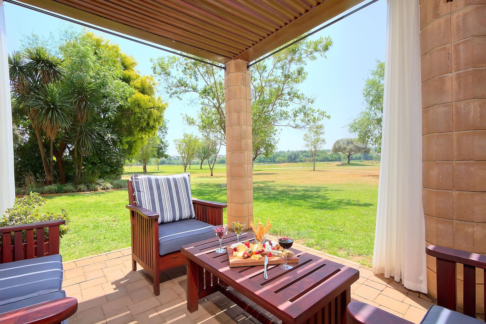 Vista Exterior Centurion Golf Suites Boca Walk