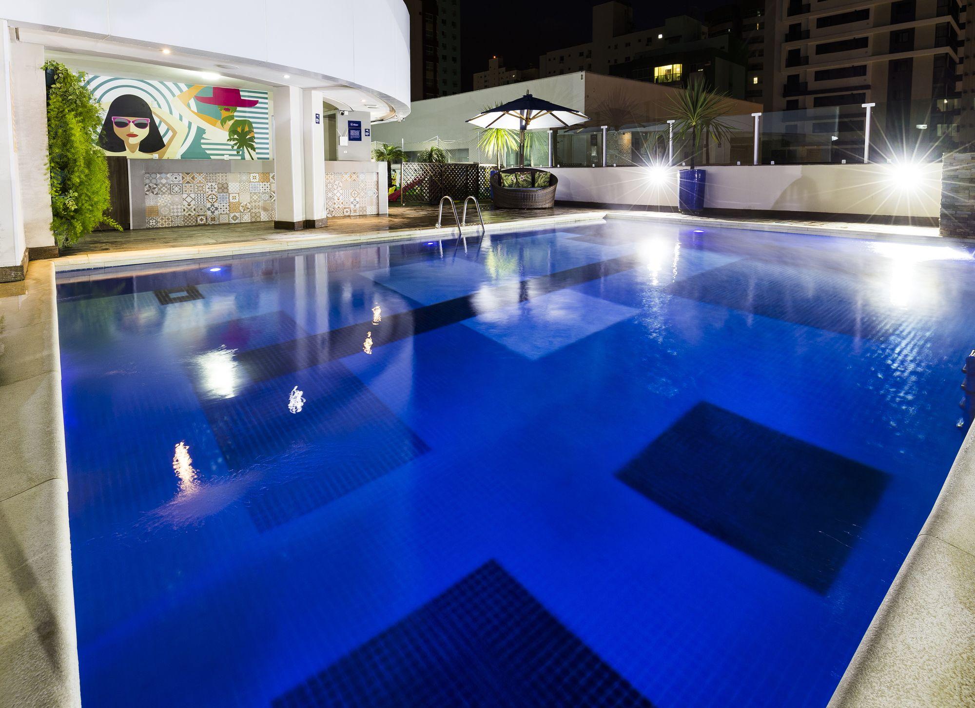 Vista da piscina Hotel Sibara Flat & Convenções
