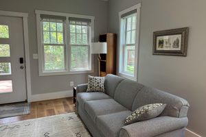 Renta temporal - Lovely backyard cottage with easy access to metro, shops, dining!