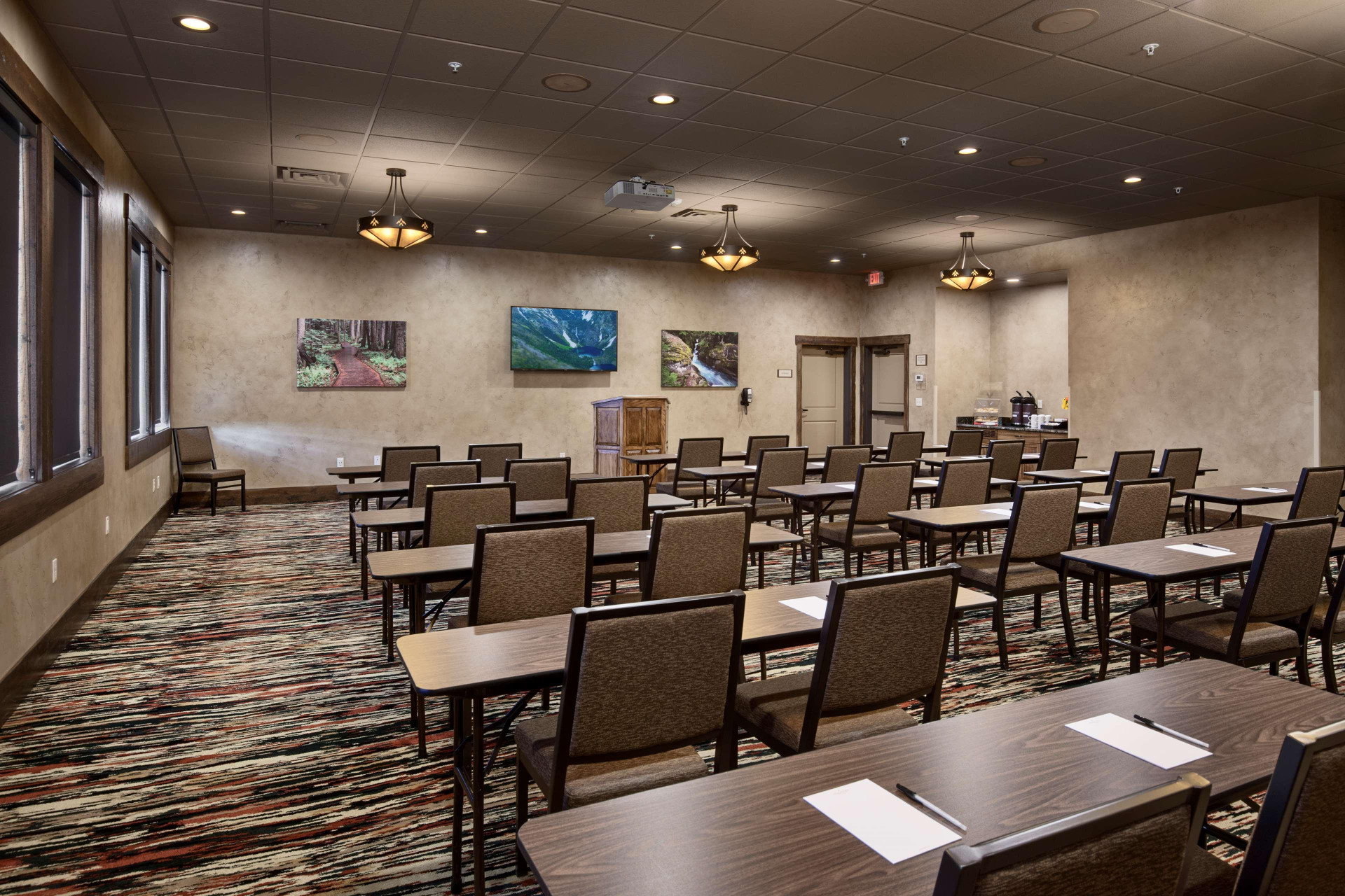 Centro de Negocios Country Inn Suites By Radisson Kalispell