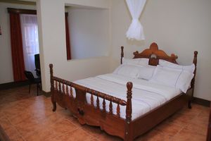 Alojamiento - Namugongo Hotel