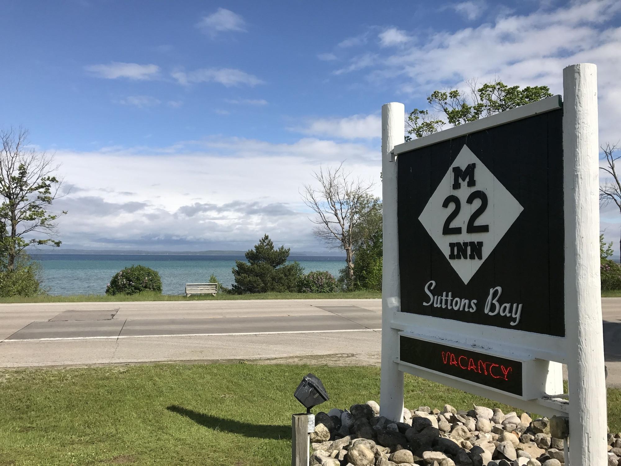 Varios M-22 Inn Suttons Bay